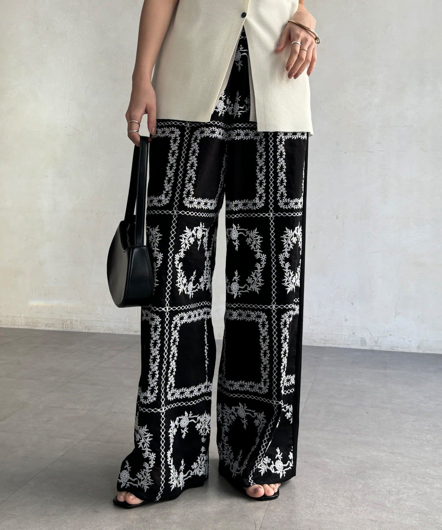 DOUDOU(ドゥドゥ) 【WEB限定】エンブロイダリーパンツ