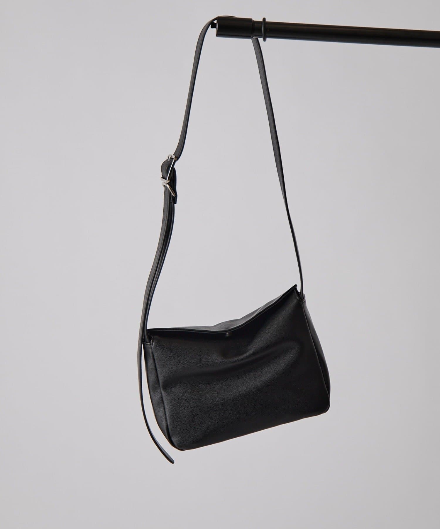 Lui's(ルイス) カバーショルダーバック