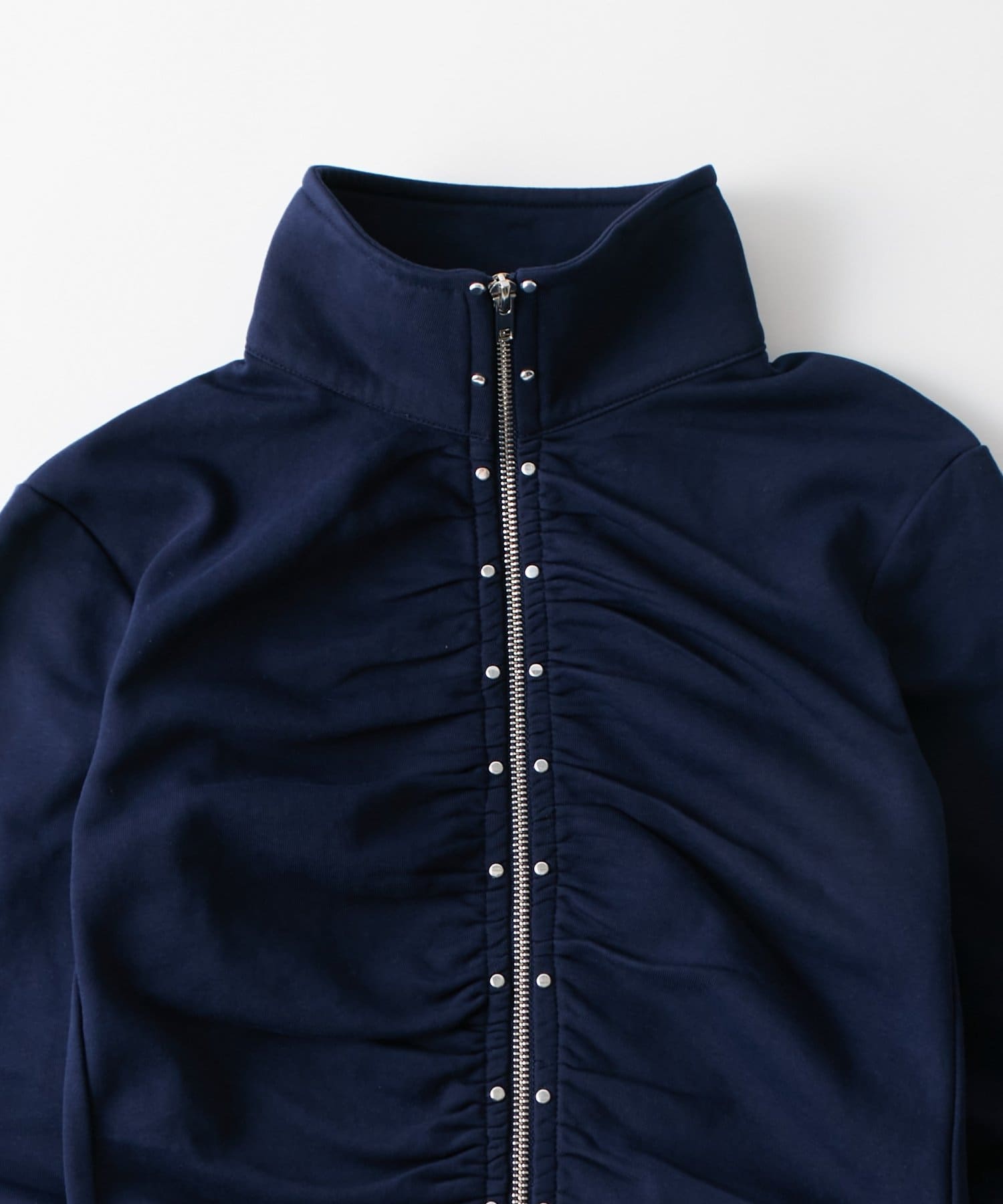 WHO’S WHO gallery(フーズフーギャラリー) STUDDED ZIP GATHERED TOP