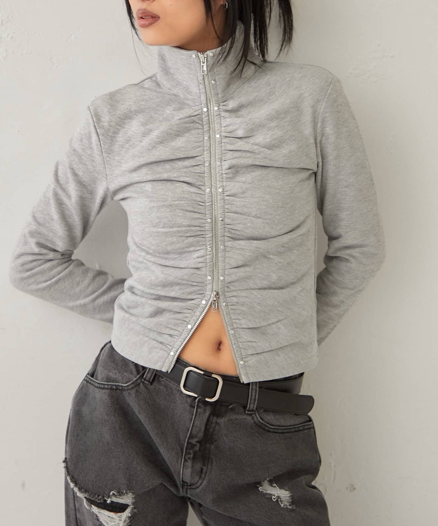 WHO’S WHO gallery(フーズフーギャラリー) STUDDED ZIP GATHERED TOP