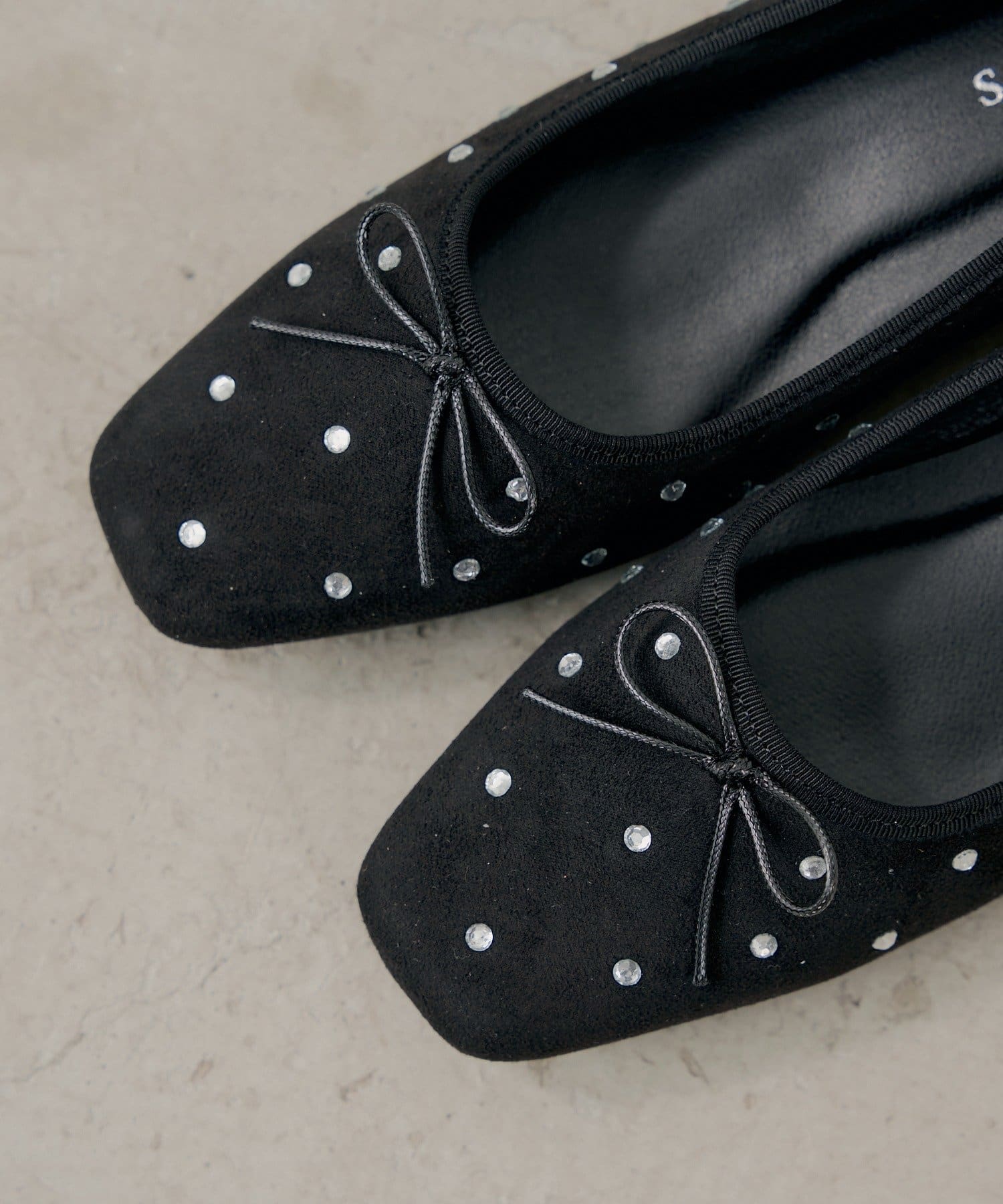 Chico(チコ) 【SALON by Chico】ミドルビジューリボンバレエシューズ