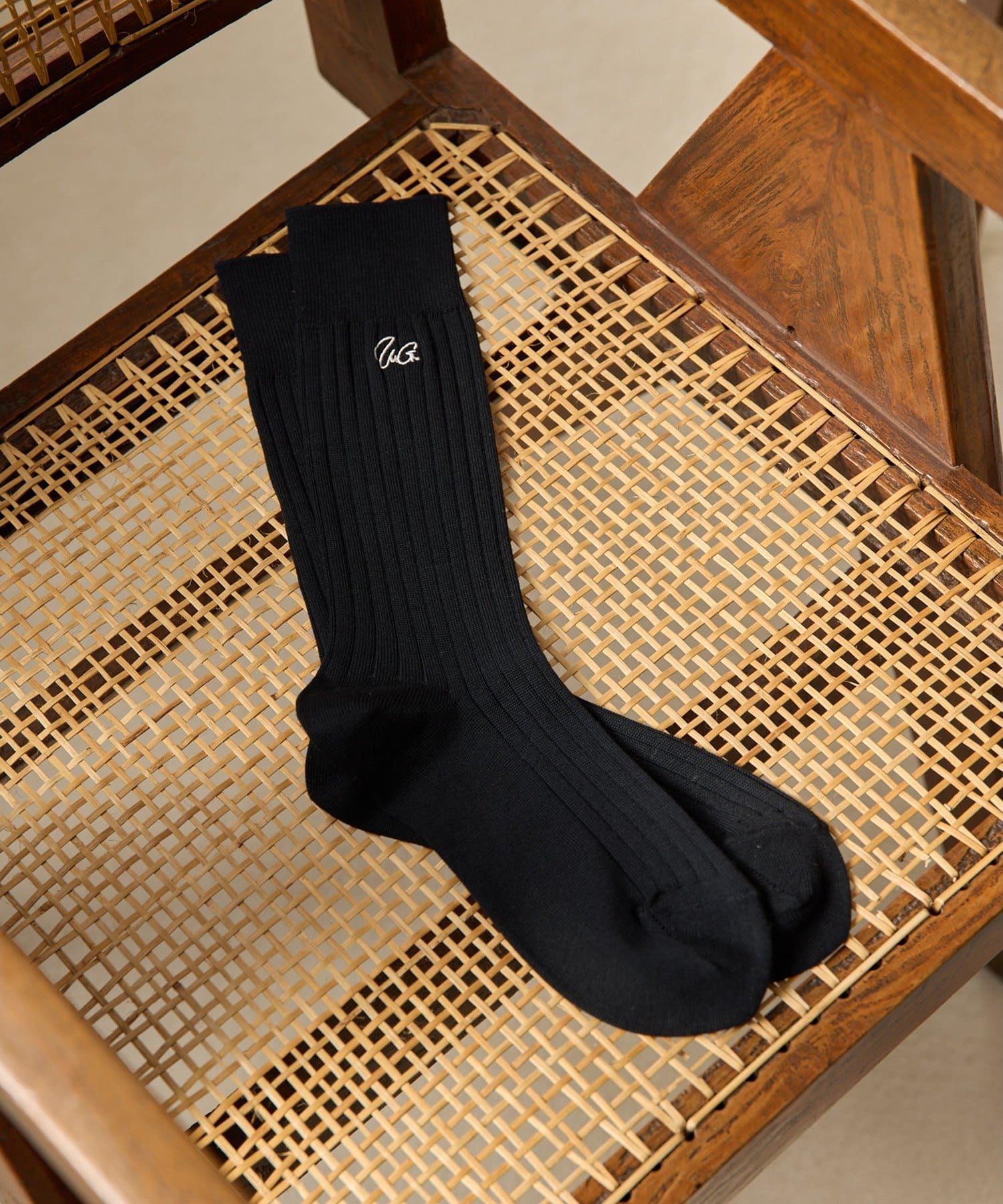 Whim Gazette(ウィム ガゼット) 刺繍ソックス