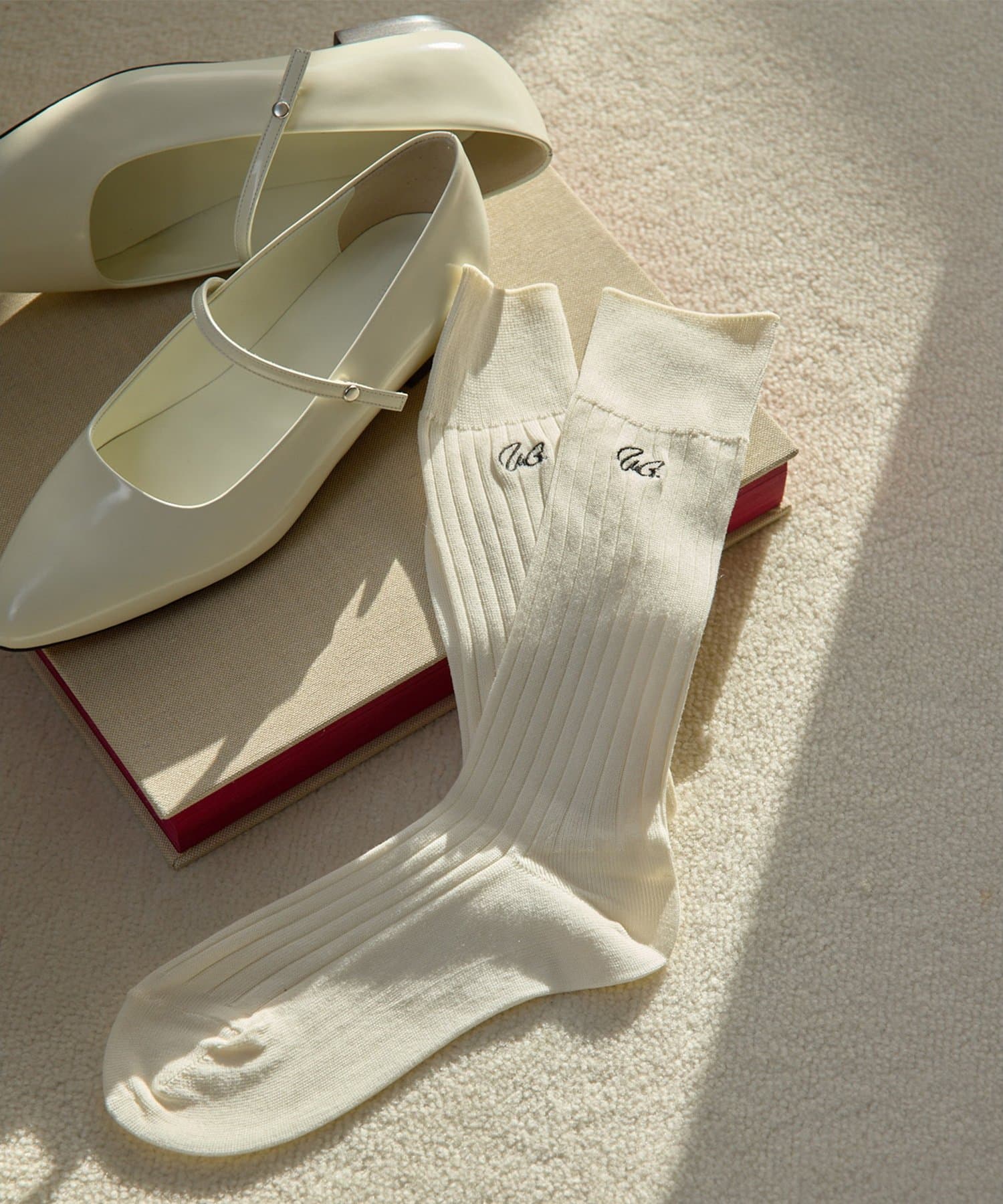 Whim Gazette(ウィム ガゼット) 刺繍ソックス