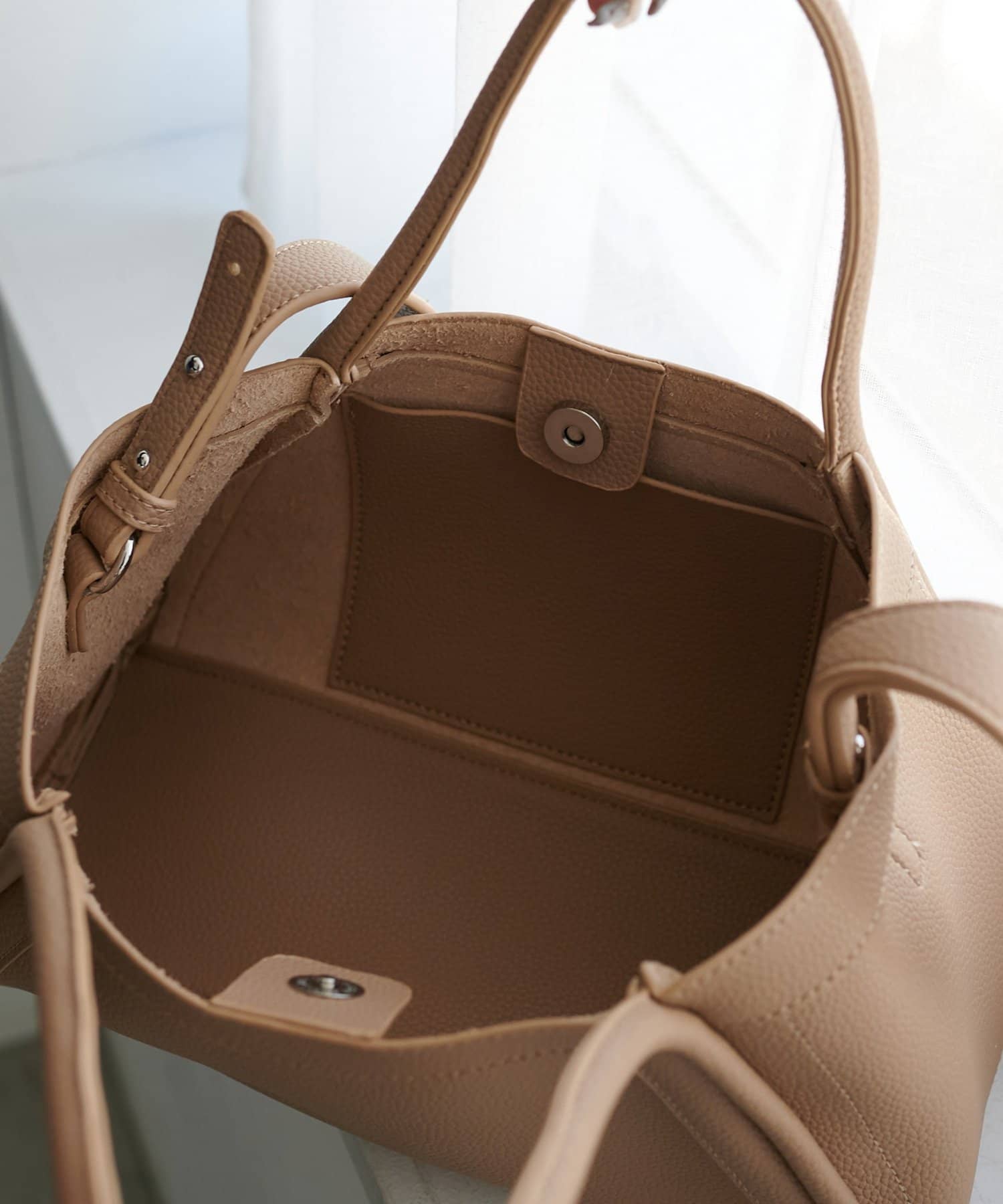 DISCOAT(ディスコート) 【オンオフ使える♪】軽量シュリンクショルダーバッグ《詳細動画あり》