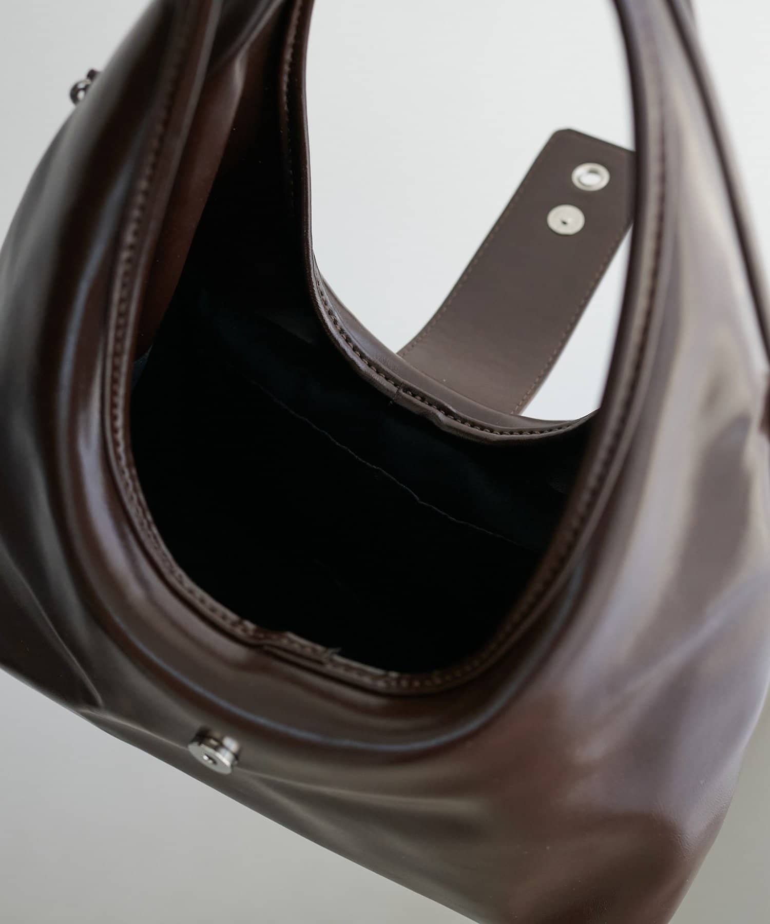 DISCOAT(ディスコート) アイレットベルト使いバッグ