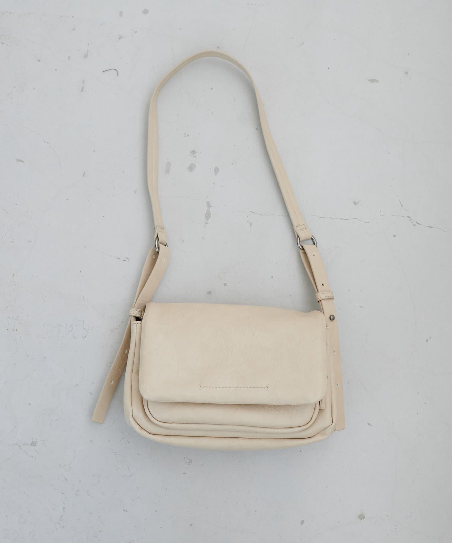 DISCOAT(ディスコート) 【4ポケットで収納力◎】ヴィンテージ調カメラショルダーバッグ