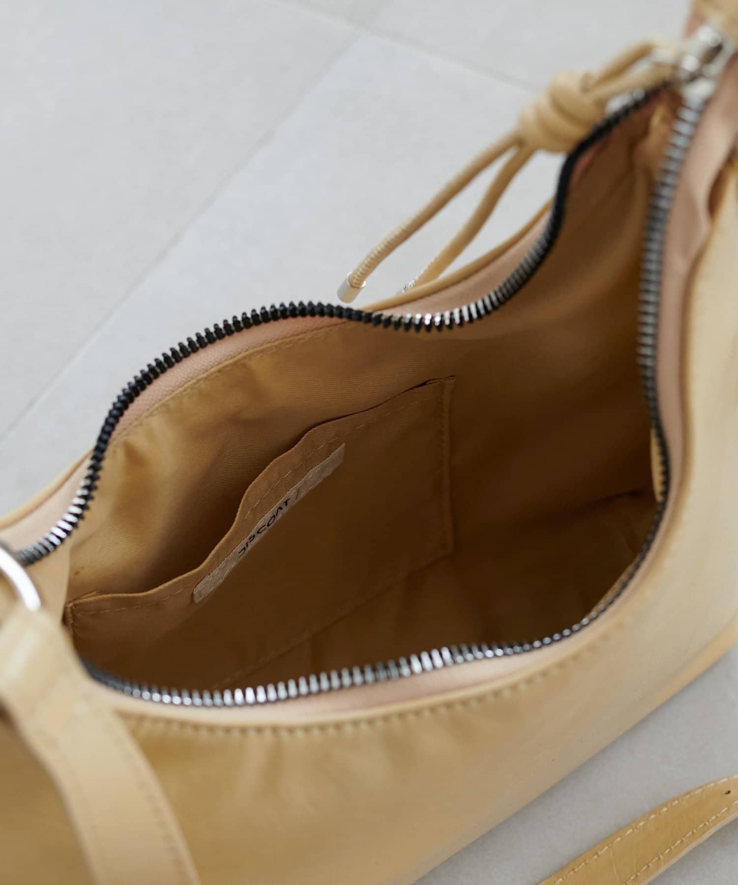 DISCOAT(ディスコート) パデッドラウンドショルダーバッグ