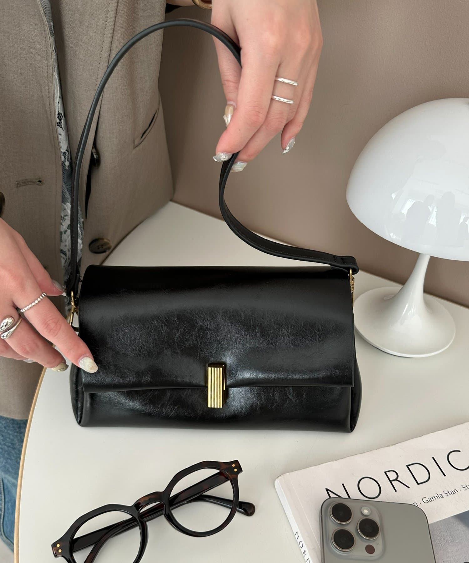 DISCOAT(ディスコート) ひねり金具フラップショルダーバッグ