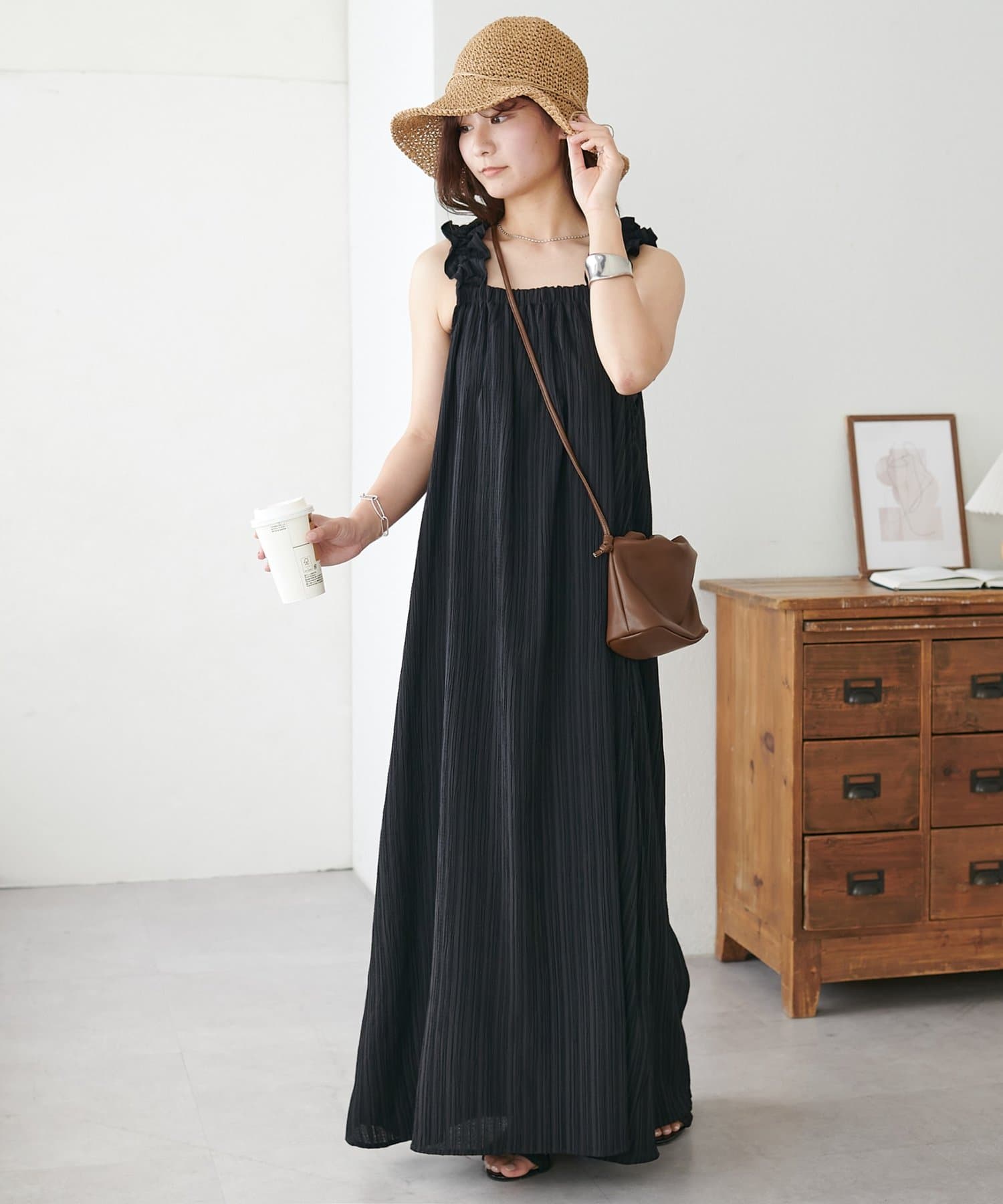 DISCOAT(ディスコート) 【後ろ姿まで抜かりなく♪】ギャザーノースリワンピース《WEB限定》