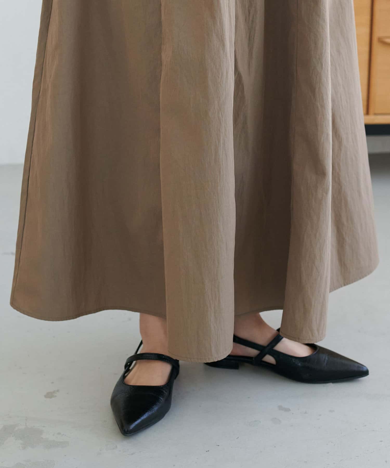 DISCOAT(ディスコート) 【WEB限定/後ろ姿も華やかに】袖バルーンタックワンピース