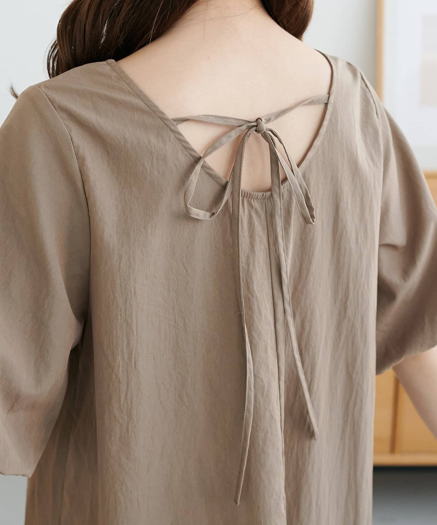 DISCOAT(ディスコート) 【WEB限定/後ろ姿も華やかに】袖バルーンタックワンピース