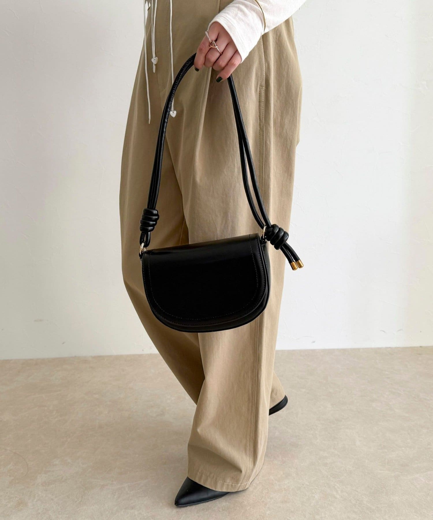 FREDY & GLOSTER(フレディ アンド グロスター) フラップラウンドポシェット