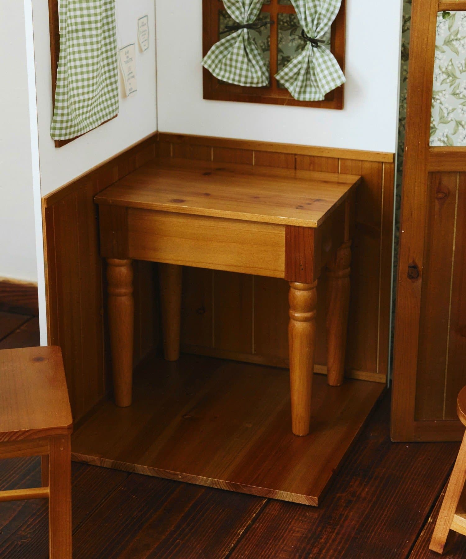 salut!(サリュ) 《1/3サイズ》インテリアテーブル／petit monde