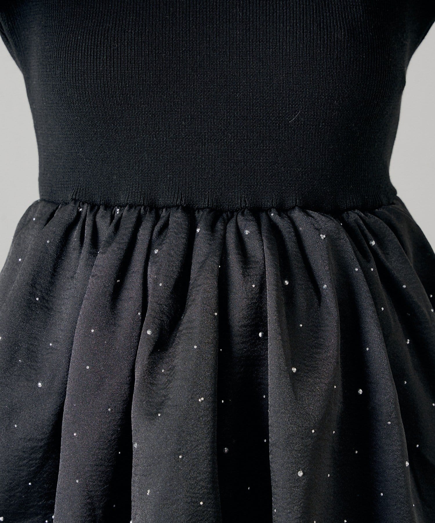 Chico(チコ) 【SALON by Chico】パール付きドッキングタックボリュームワンピース