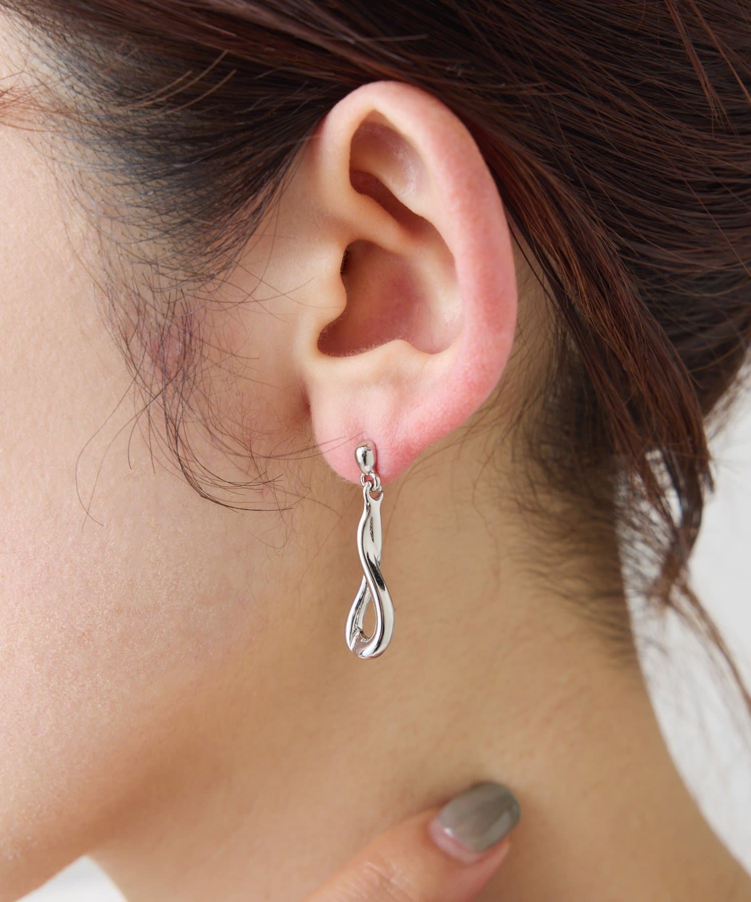 COLLAGE GALLARDAGALANTE(コラージュ ガリャルダガランテ) 【PAPILLONNER/パピヨネ】ツイストドロップピアス