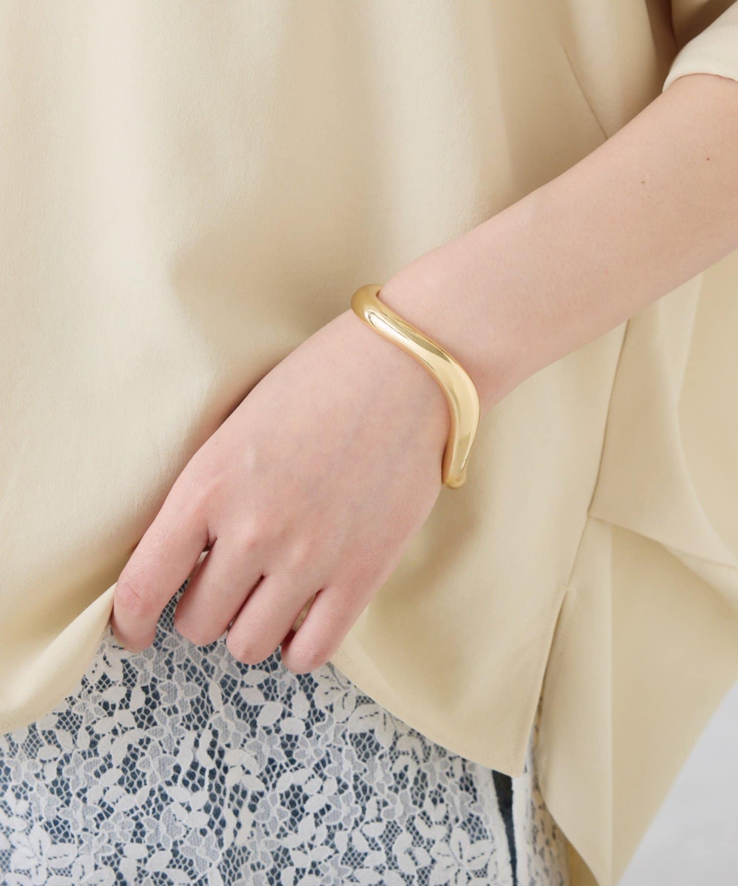 COLLAGE GALLARDAGALANTE(コラージュ ガリャルダガランテ) 【PAPILLONNER/パピヨネ】ニュアンスカーブラインブレスレット