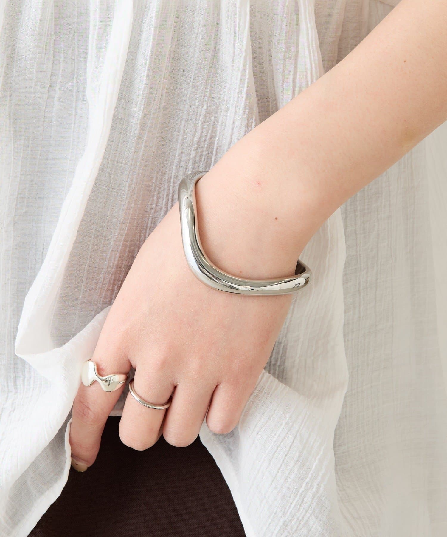 COLLAGE GALLARDAGALANTE(コラージュ ガリャルダガランテ) 【PAPILLONNER/パピヨネ】ニュアンスカーブラインブレスレット