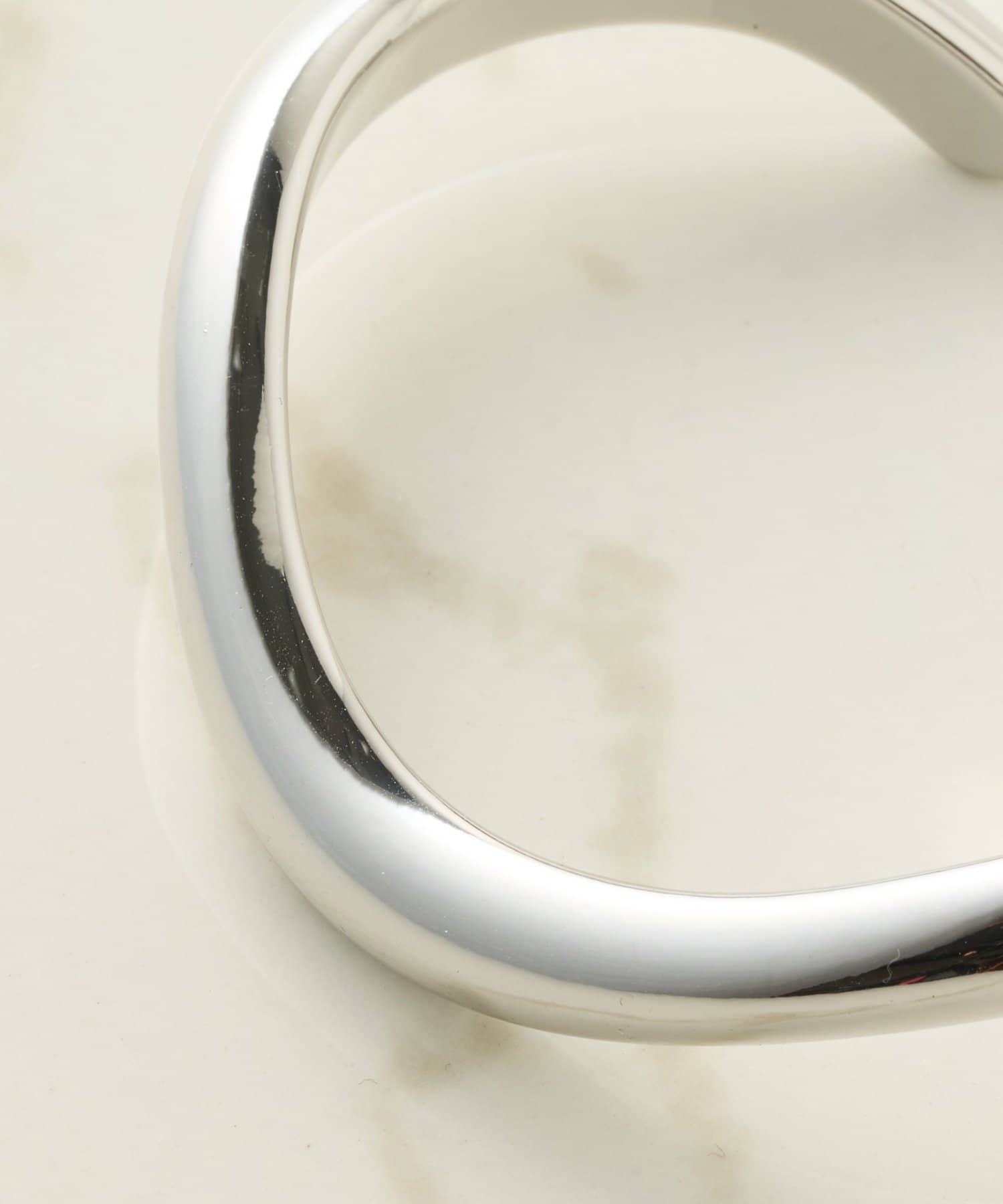 COLLAGE GALLARDAGALANTE(コラージュ ガリャルダガランテ) 【PAPILLONNER/パピヨネ】ニュアンスカーブラインブレスレット