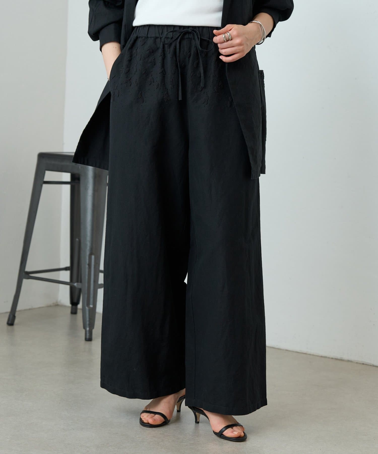 BEARDSLEY(ビアズリー) 刺繍イージーパンツ