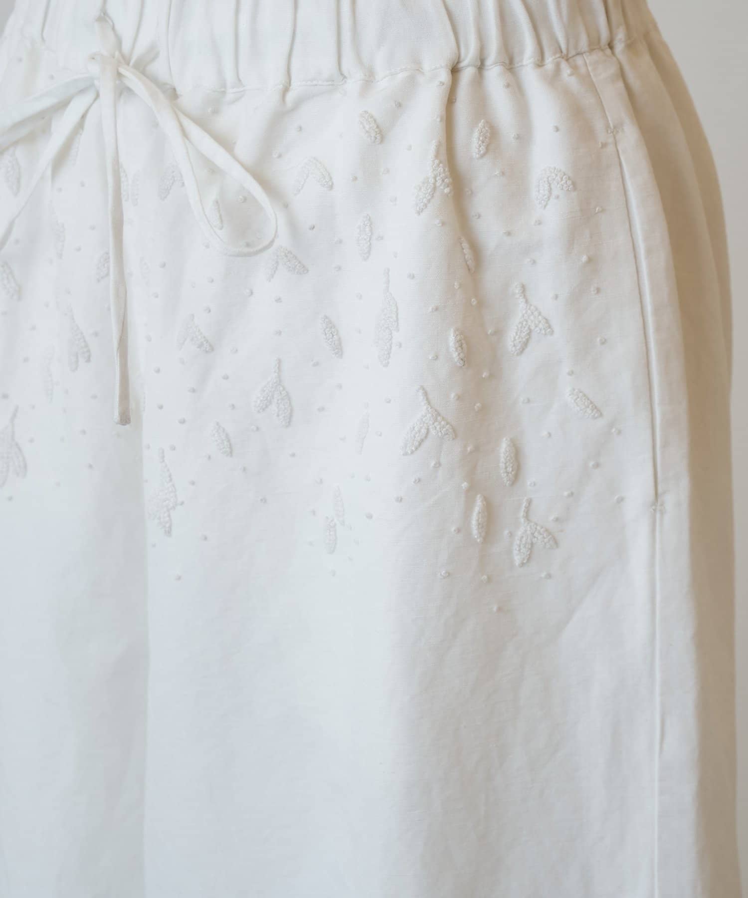 BEARDSLEY(ビアズリー) 刺繍イージーパンツ