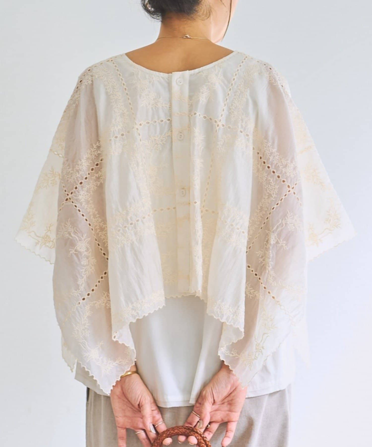 BEARDSLEY(ビアズリー) 《HiROMITHiSTLE》スクエアフレームブラウス