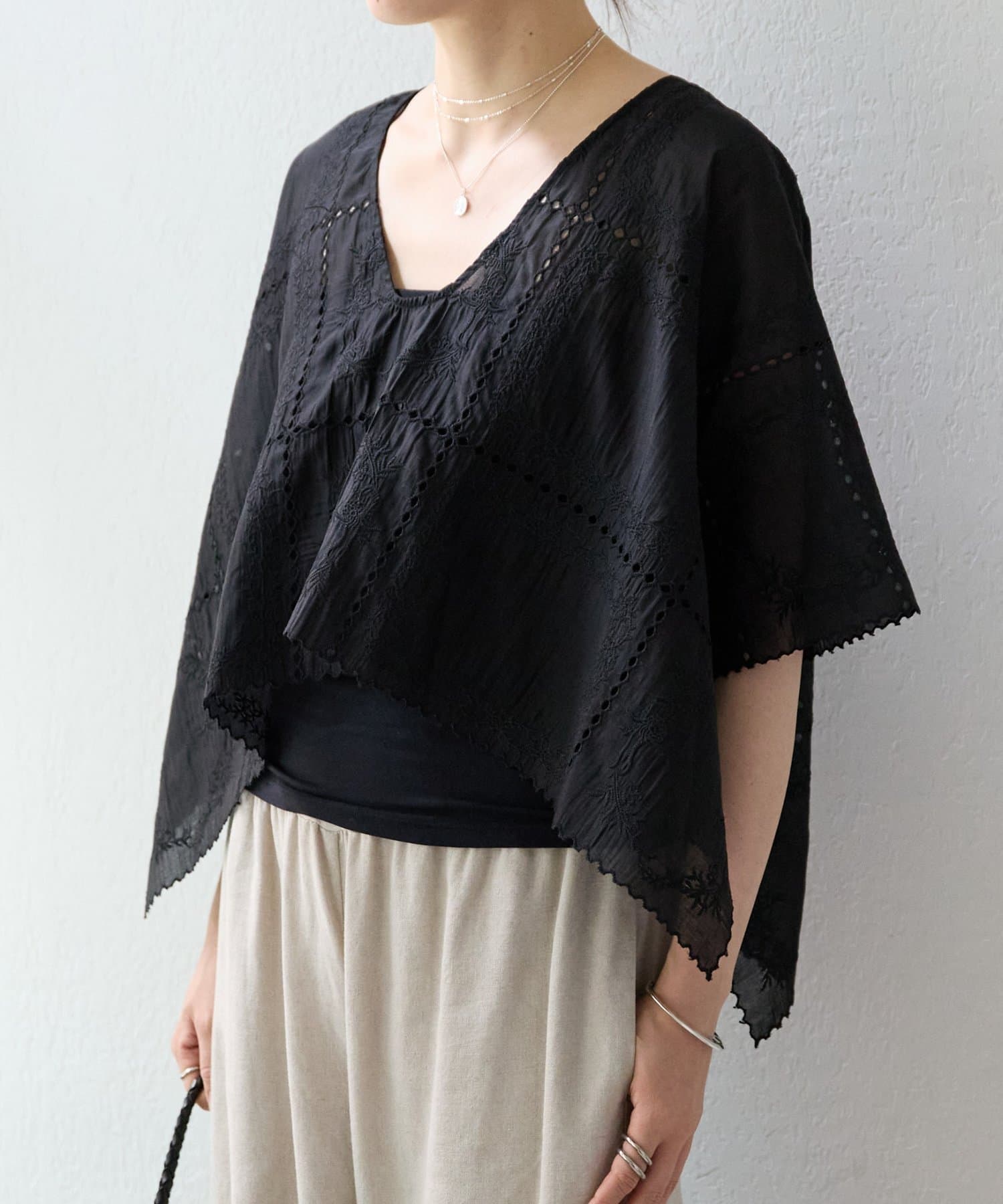 BEARDSLEY(ビアズリー) 《HiROMITHiSTLE》スクエアフレームブラウス