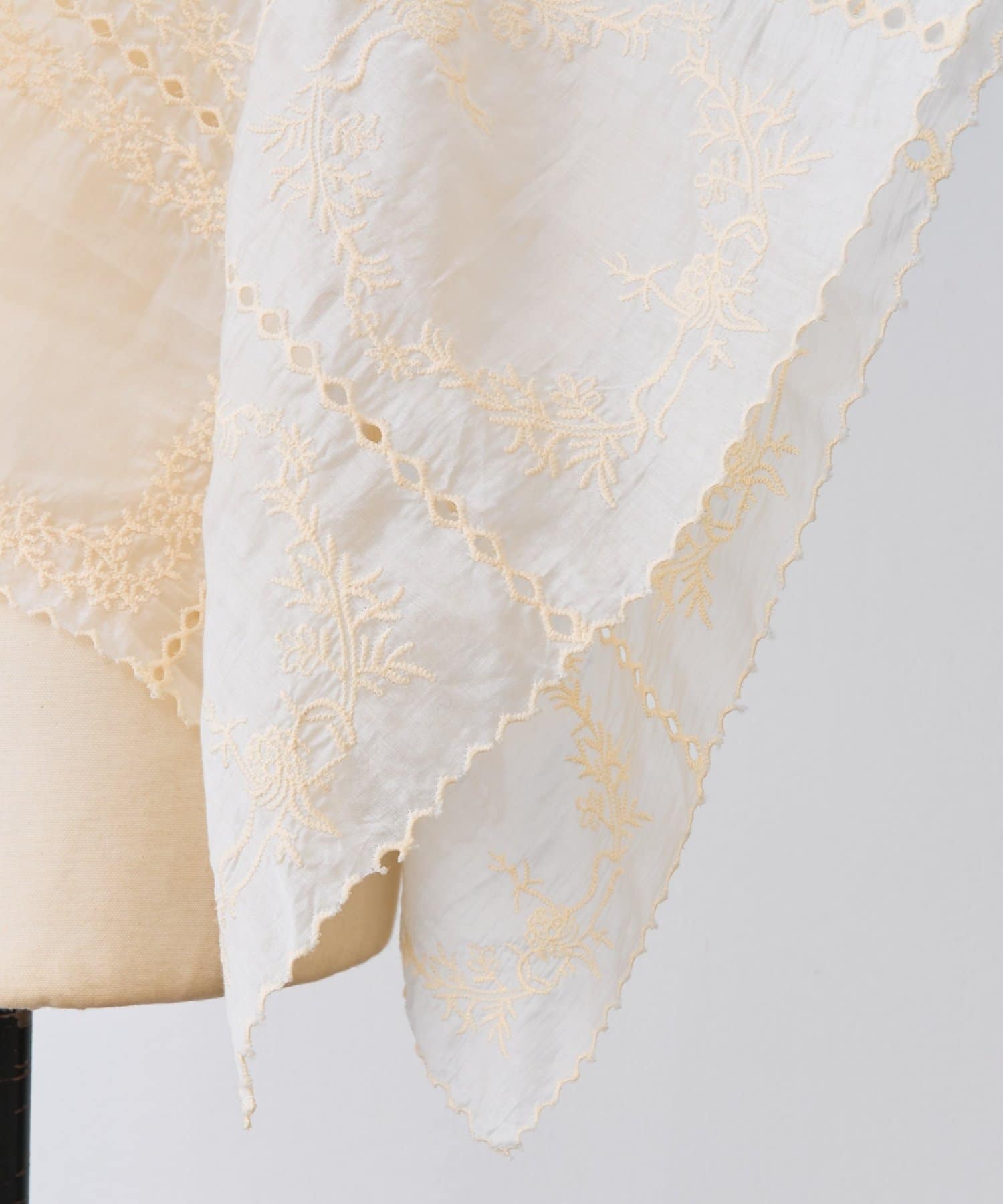 BEARDSLEY(ビアズリー) 《HiROMITHiSTLE》スクエアフレームブラウス