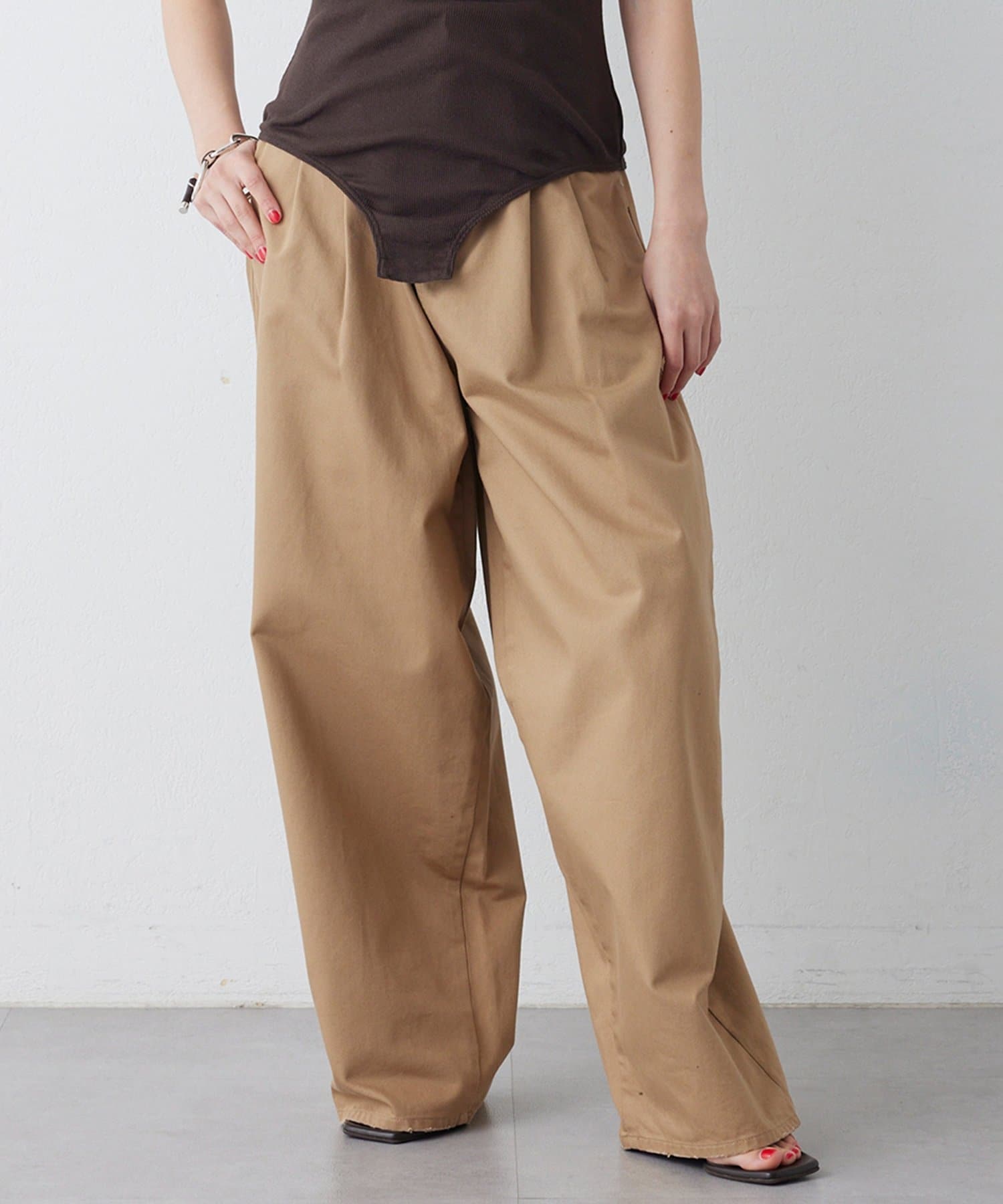 Whim Gazette(ウィム ガゼット) タックチノパンツ