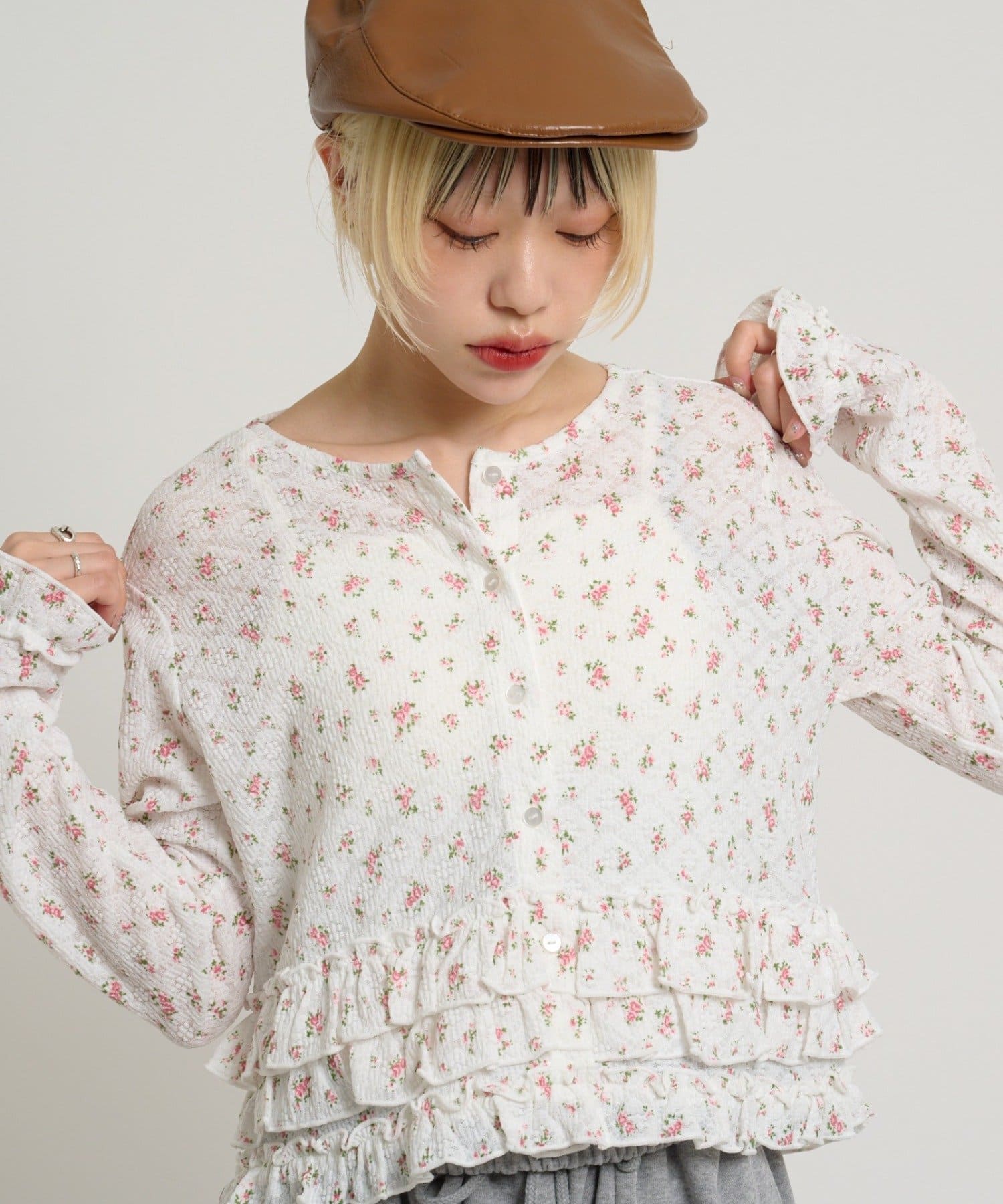w closet(ダブルクローゼット) 裾フリル花柄カーディガン