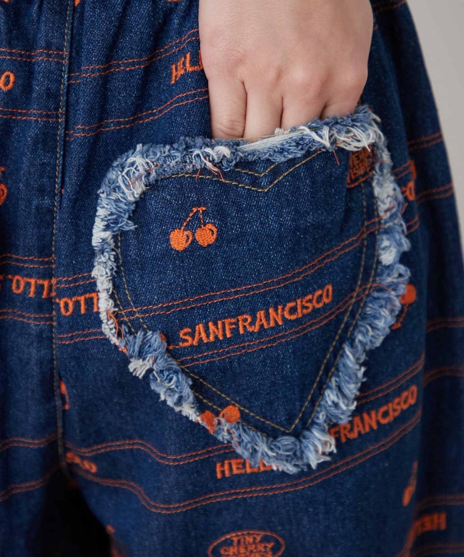 CIAOPANIC TYPY(チャオパニックティピー) 【HELLO.SANFRANCISCO/ハローサンフランシスコ】裾フリル総柄刺繍イージーワイドデニム