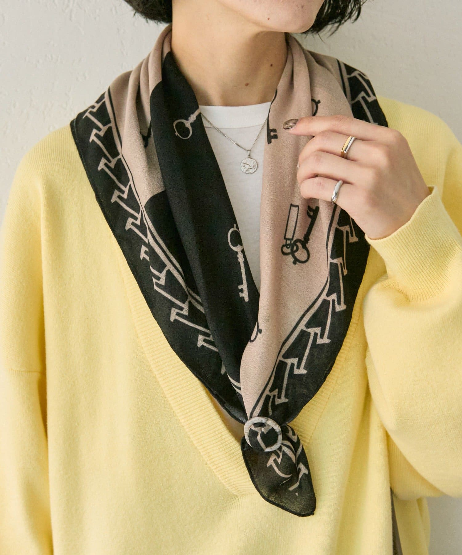 OUTLET(アウトレット) 【ear PAPILLONNER】リング付きカギ柄ストール