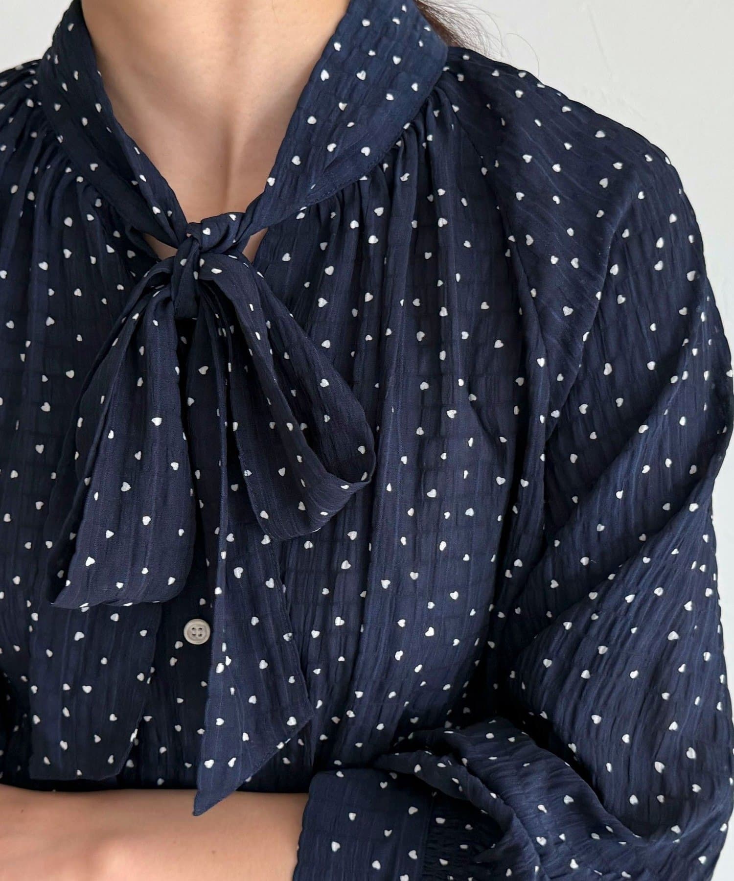 FREDY & GLOSTER(フレディ アンド グロスター) ハートドットボウタイブラウス