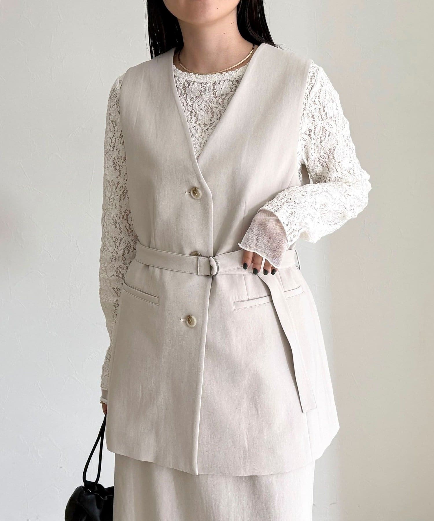 FREDY & GLOSTER(フレディ アンド グロスター) 【セットアップ対応】パウダリーツイルベルト付きジレ