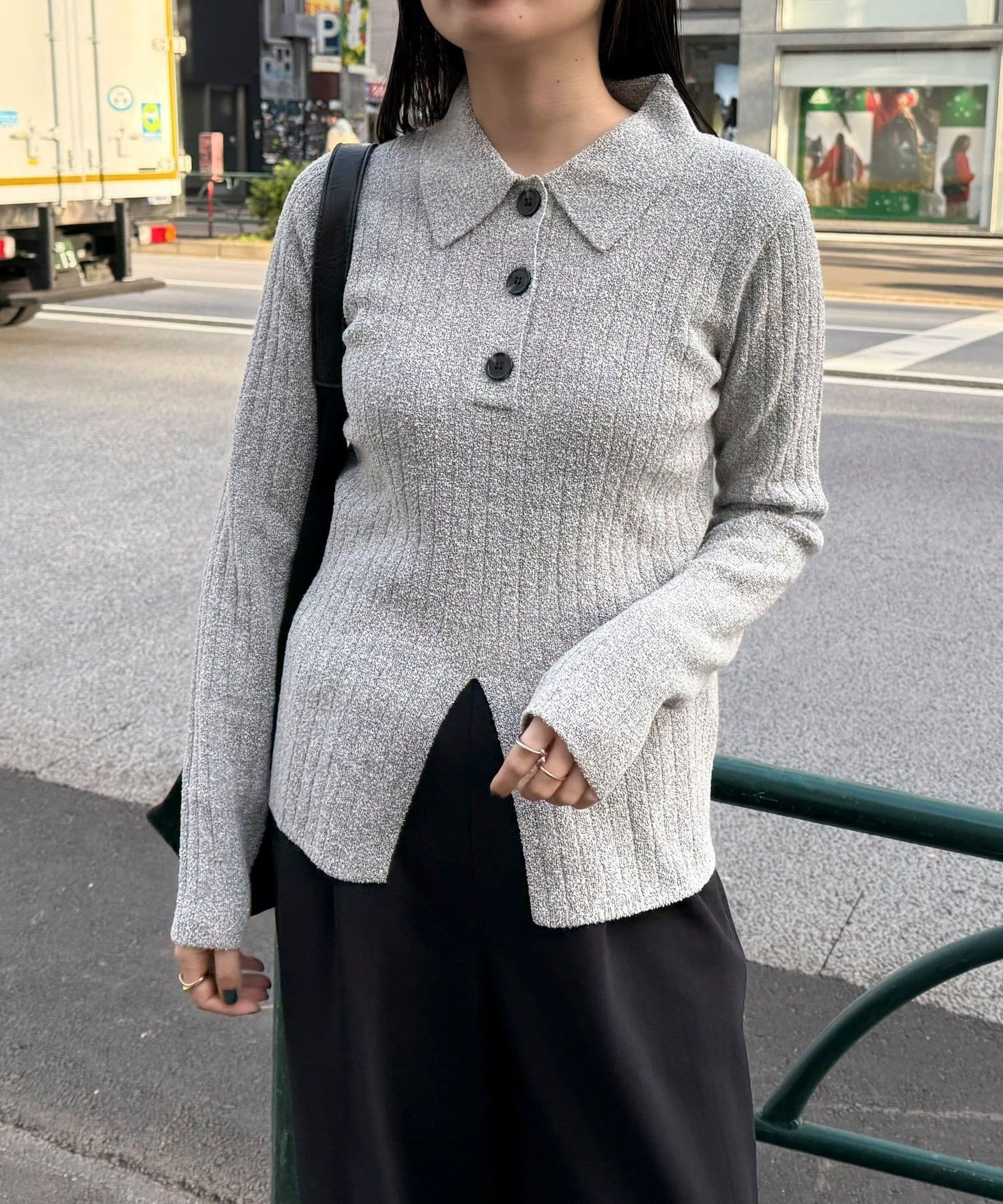 FREDY & GLOSTER(フレディ アンド グロスター) センタースリット衿付きプルオーバー