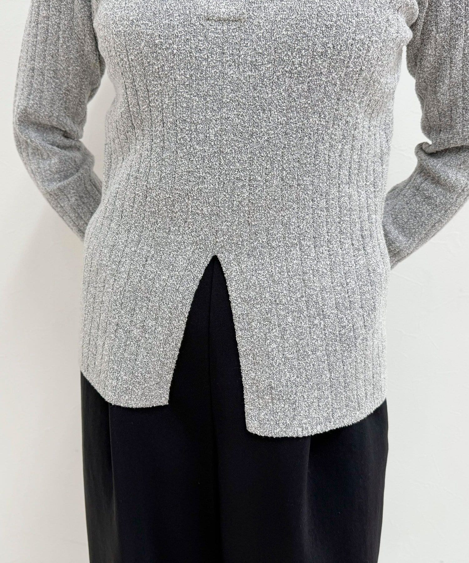 FREDY & GLOSTER(フレディ アンド グロスター) センタースリット衿付きプルオーバー