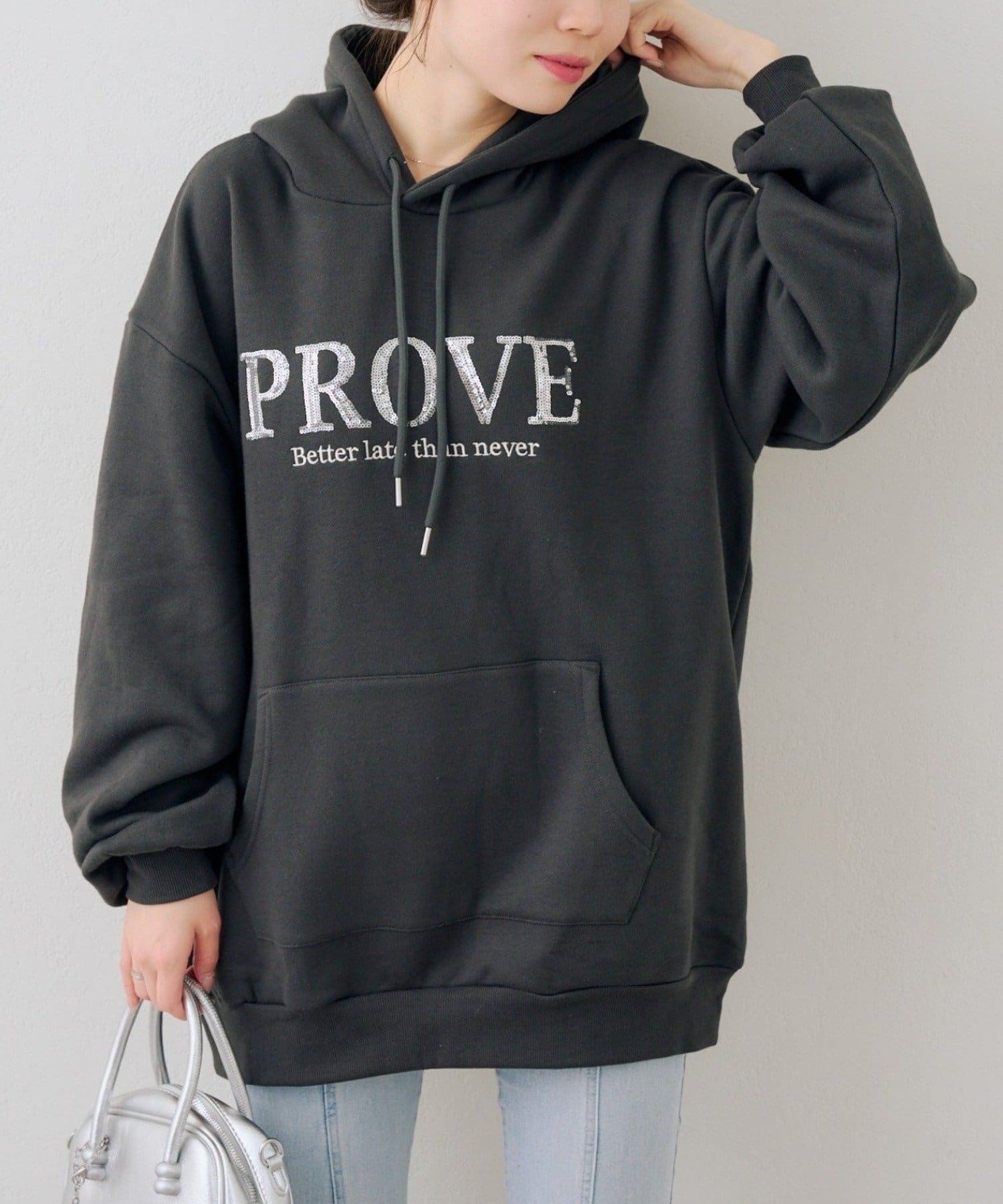 Remind me and forever(リマインドミーアンドフォーエバー) スパンコールロゴ裏起毛パーカー