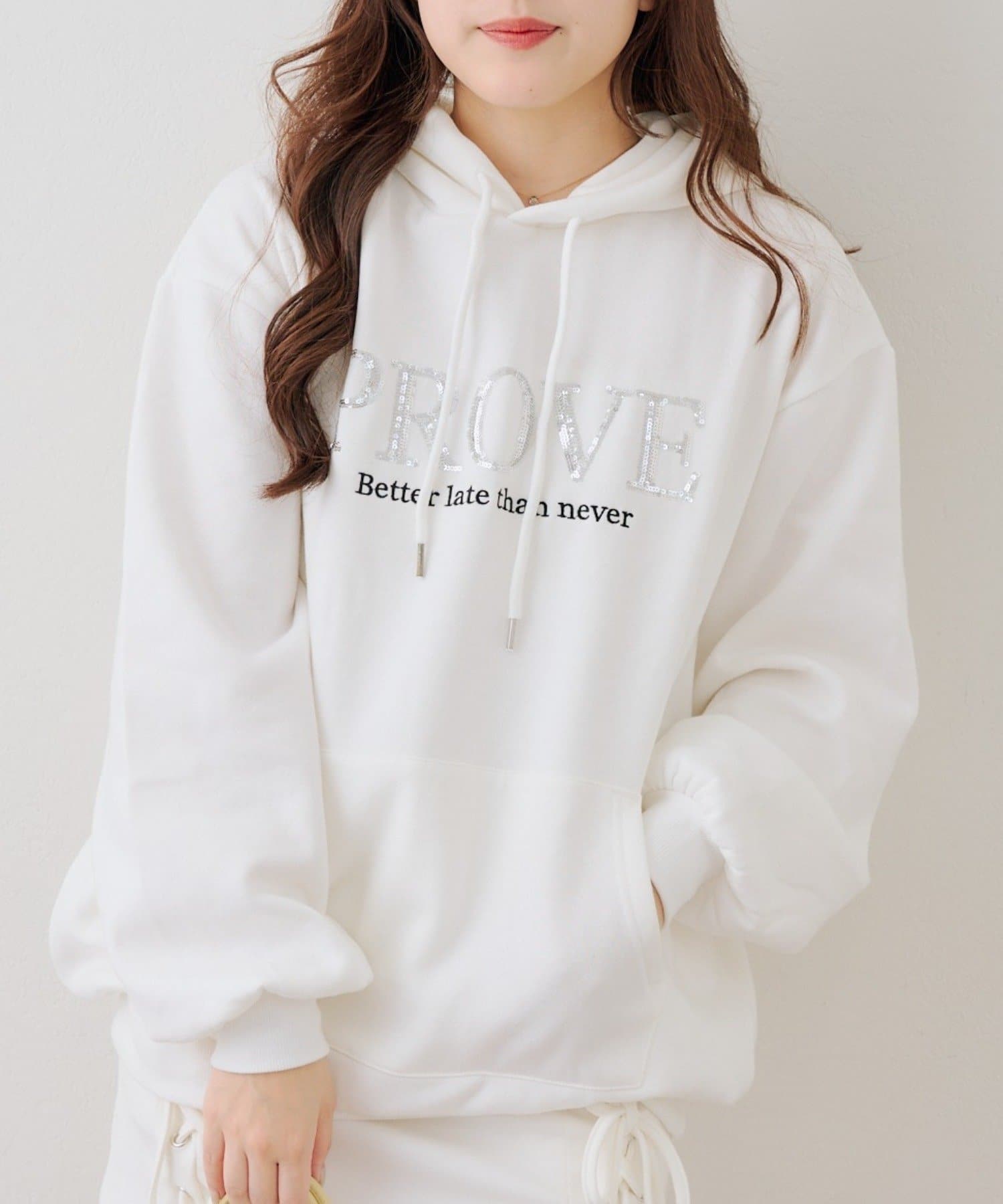 Remind me and forever(リマインドミーアンドフォーエバー) スパンコールロゴ裏起毛パーカー