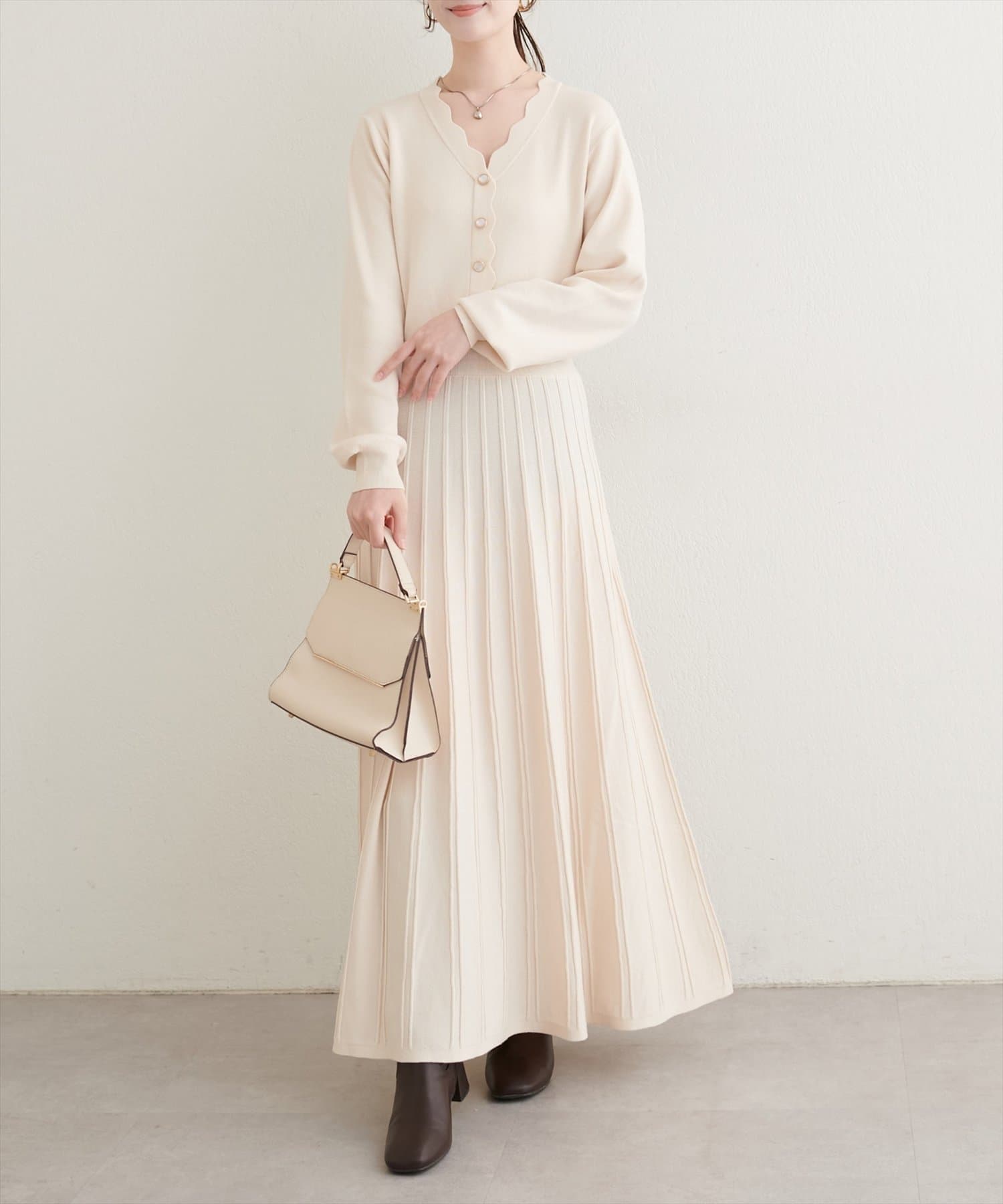 natural couture(ナチュラルクチュール) スカラッププリーツニットワンピース