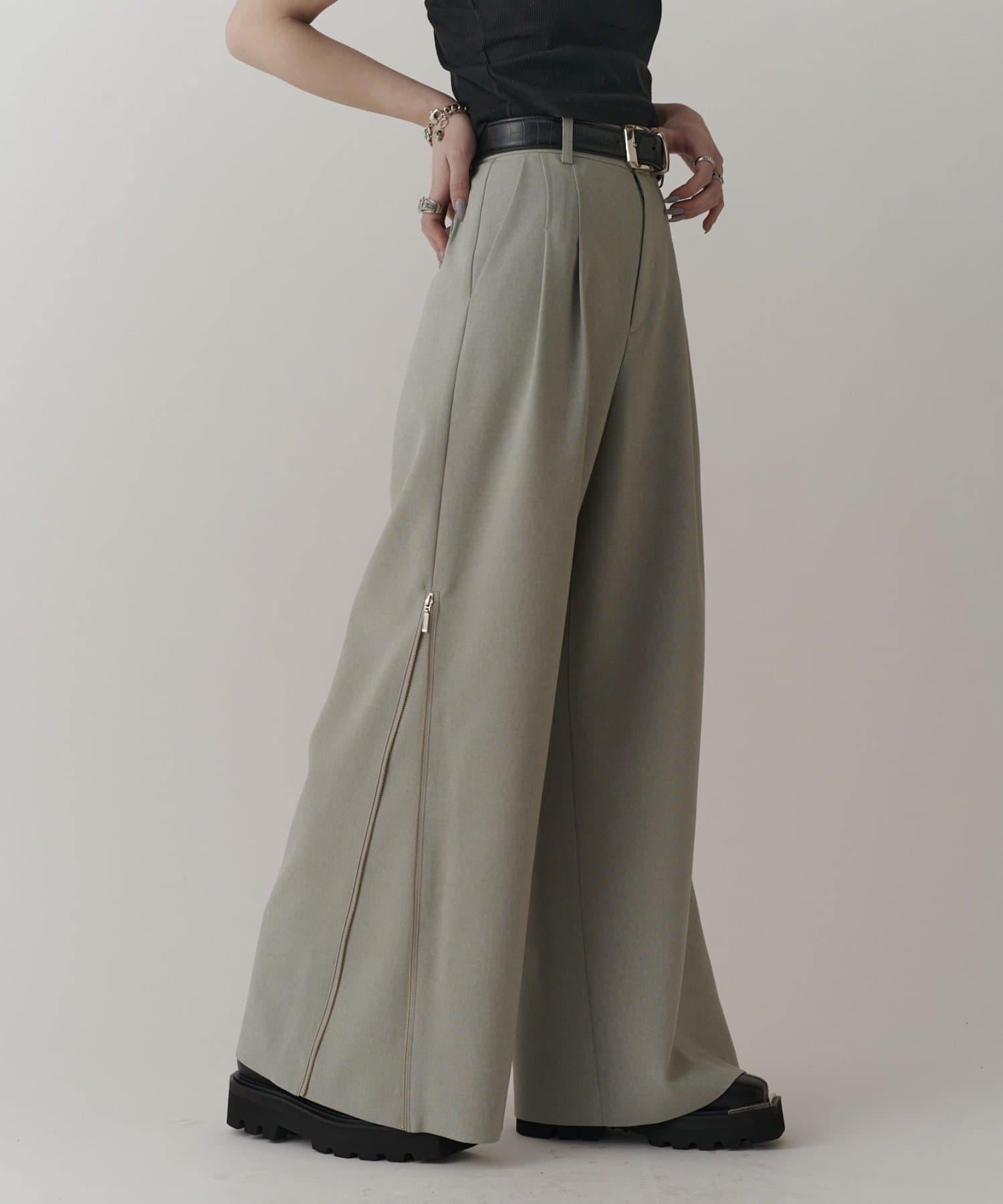 Lui's(ルイス) 【mi-企画】サイドZIPワイドフレアパンツ