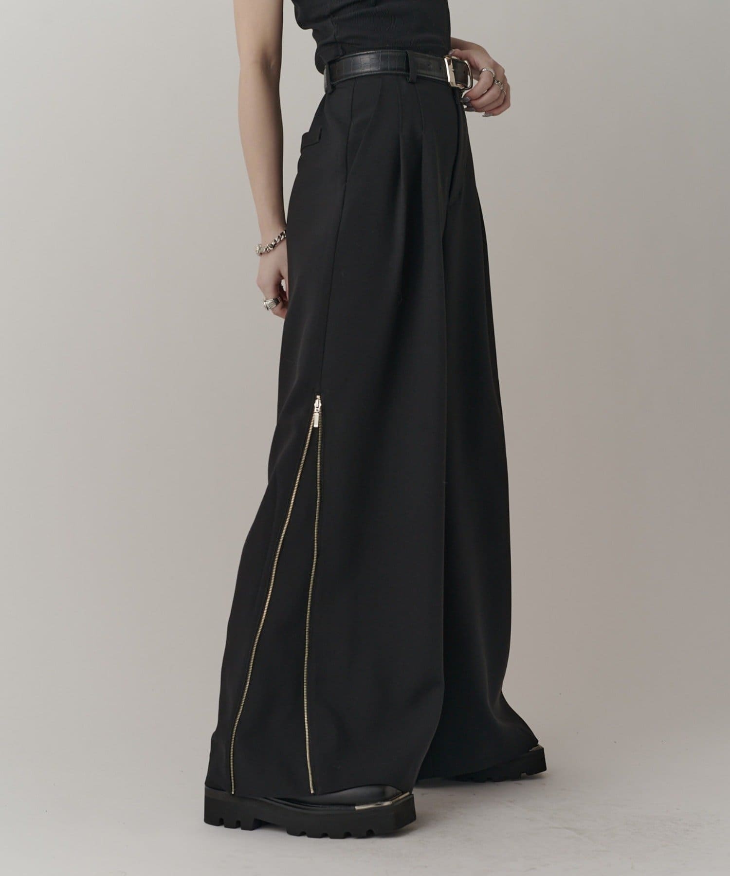 Lui's(ルイス) 【mi-企画】サイドZIPワイドフレアパンツ