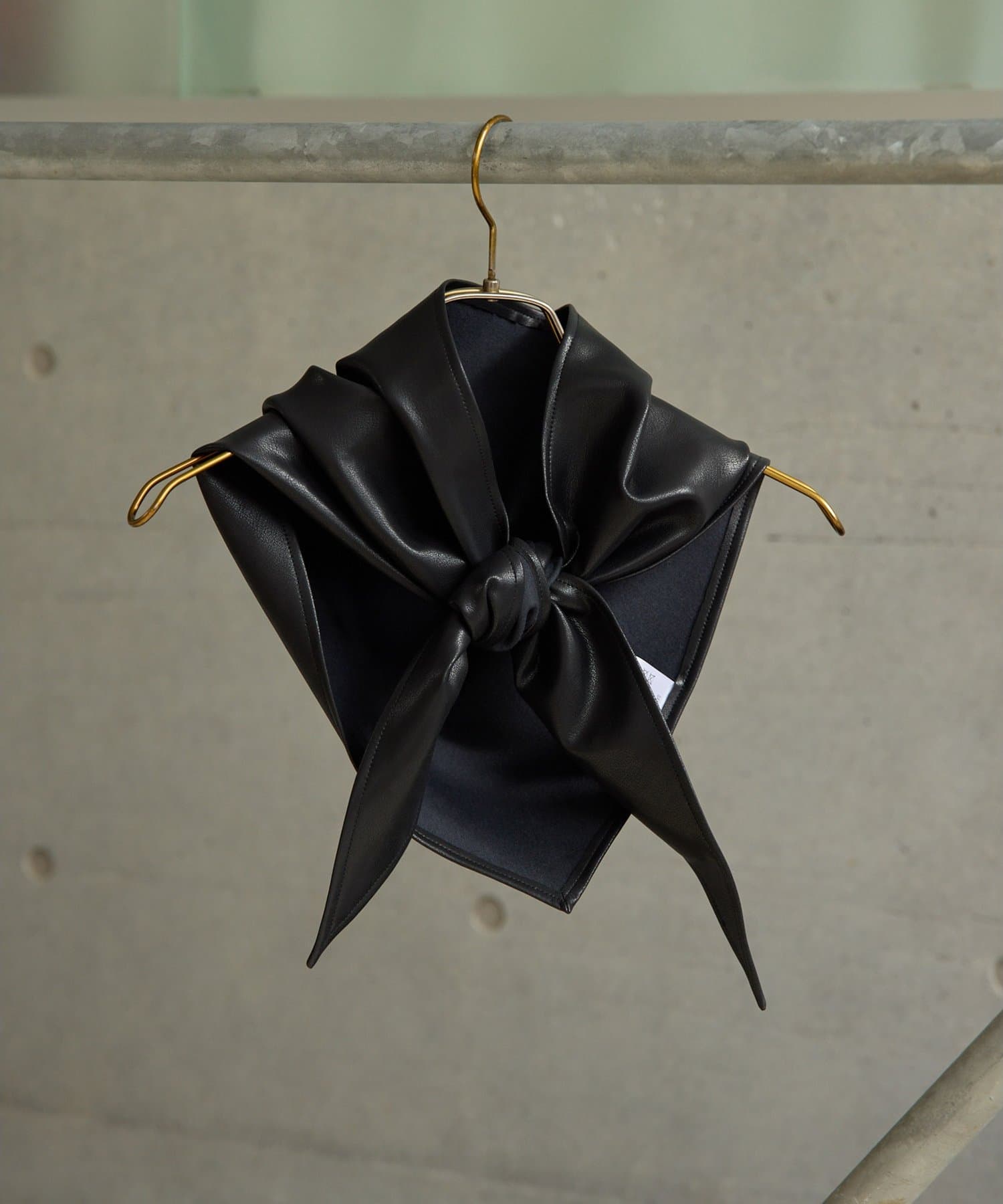 Whim Gazette(ウィム ガゼット) 【THE PAUSE】フェイクレザースカーフ