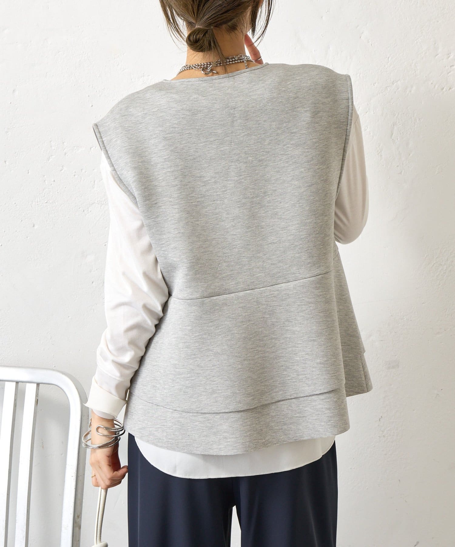 Jena　espace merveilleux(ジェナ　エスパスメルヴェイユ) ペプラムフリルジレ