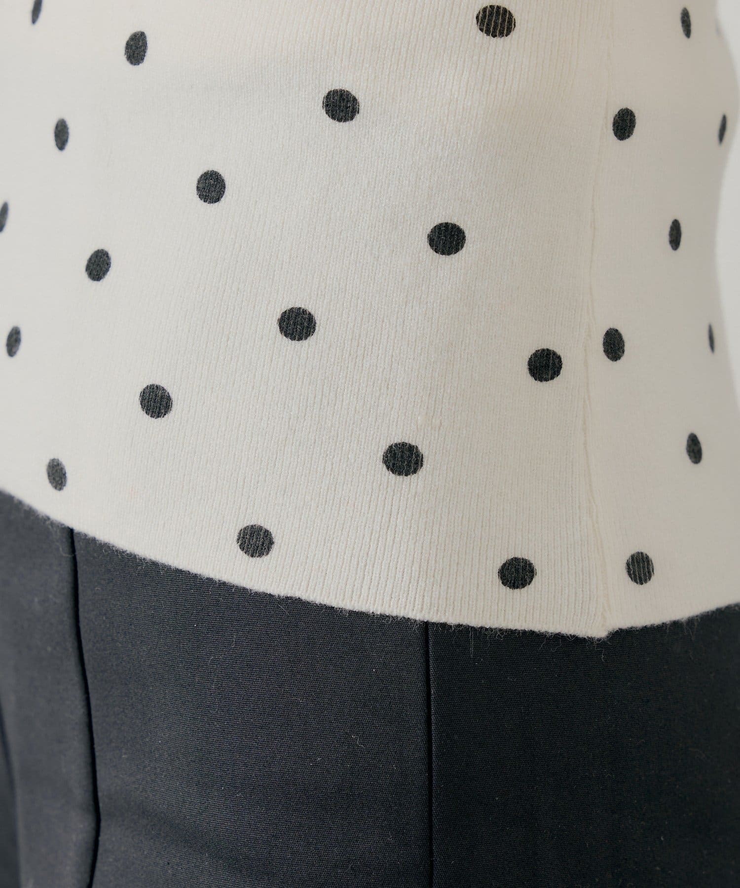 Chico(チコ) 【SALON by Chico】ドットプリントオフショルニット