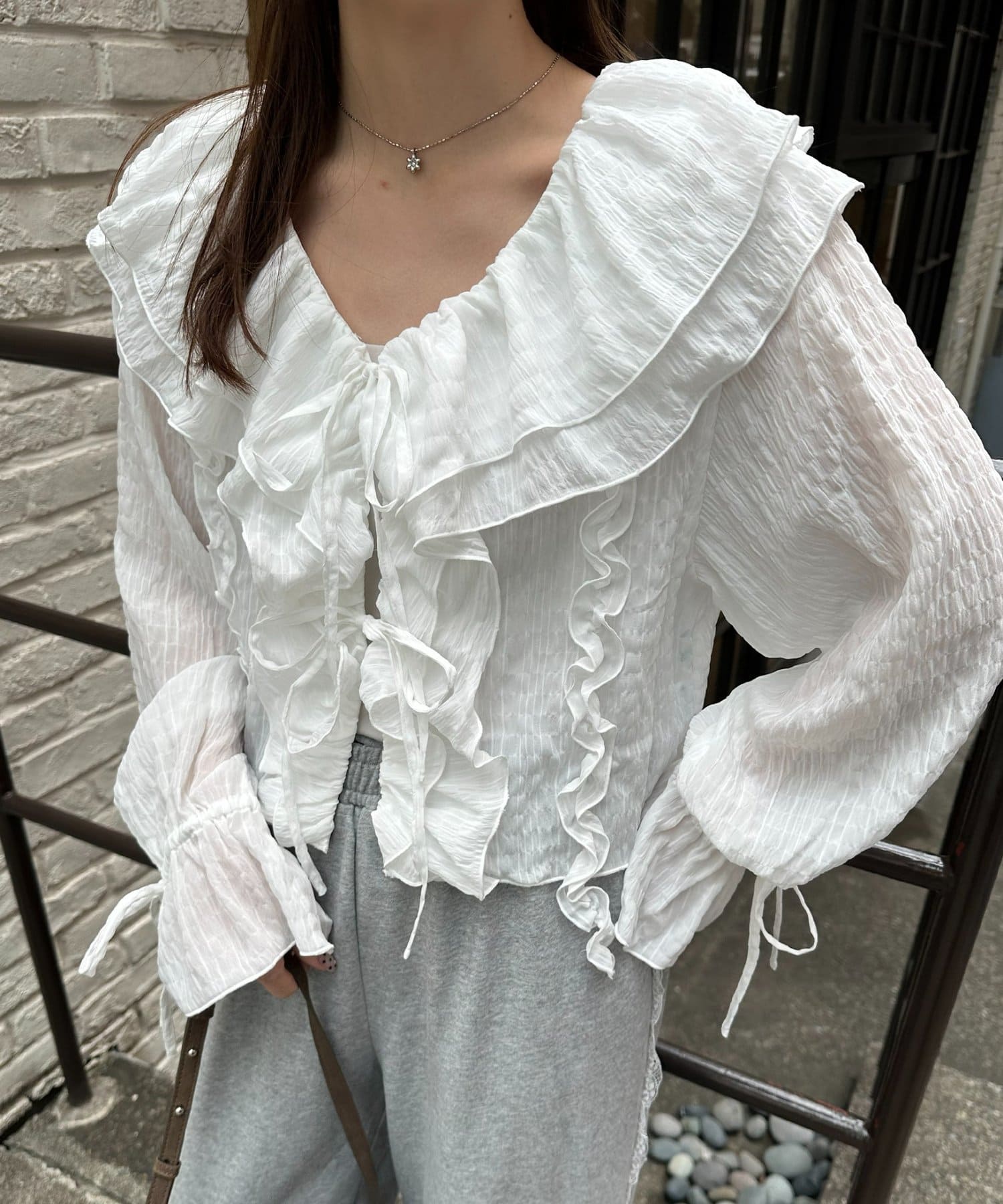 DISCOAT(ディスコート) 【umm./花柄＆無地】生地ジャガードフリルブラウス