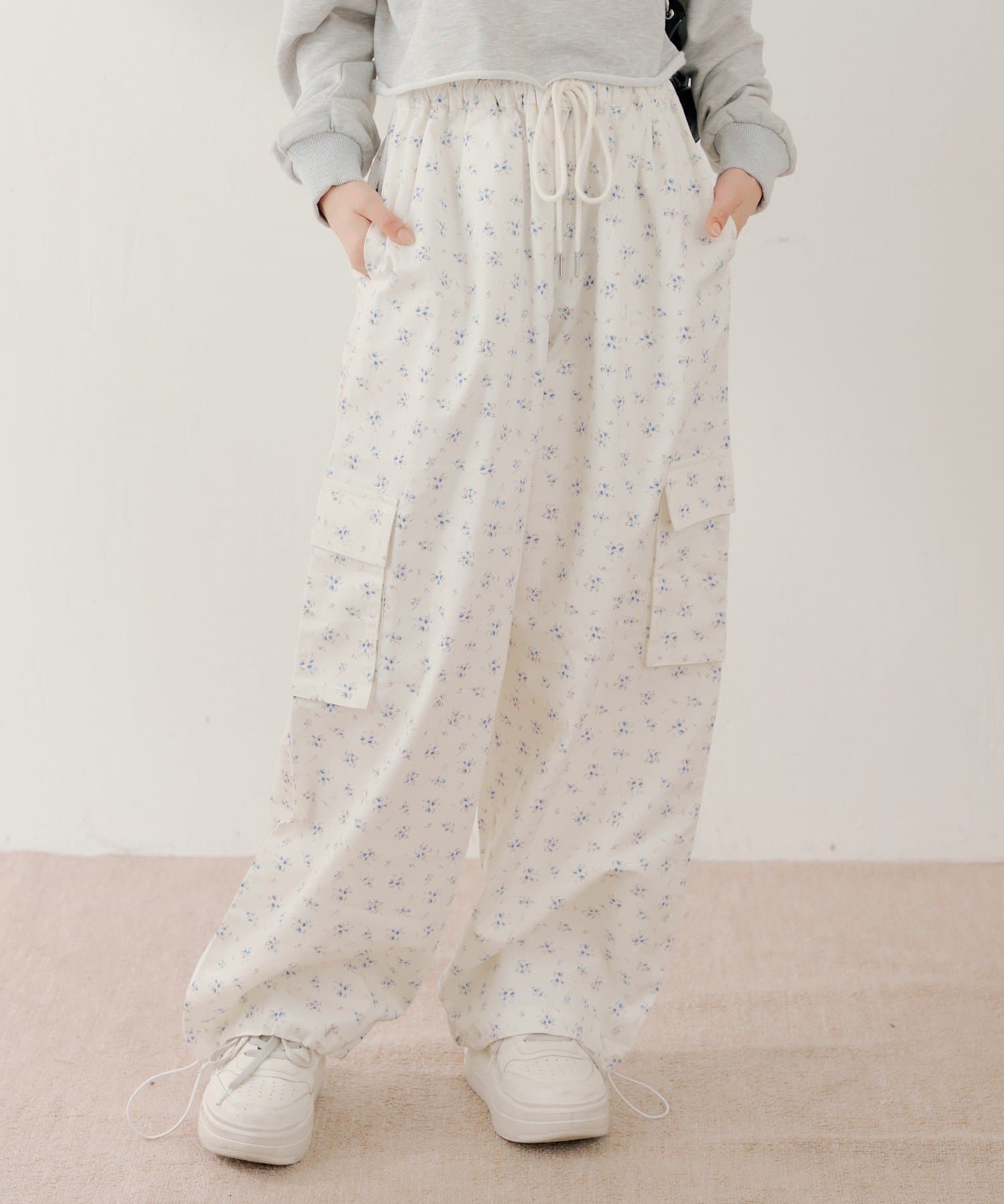 Chico(チコ) 【3/12(木) 0:00～予約開始】花柄ワイドカーゴパンツ