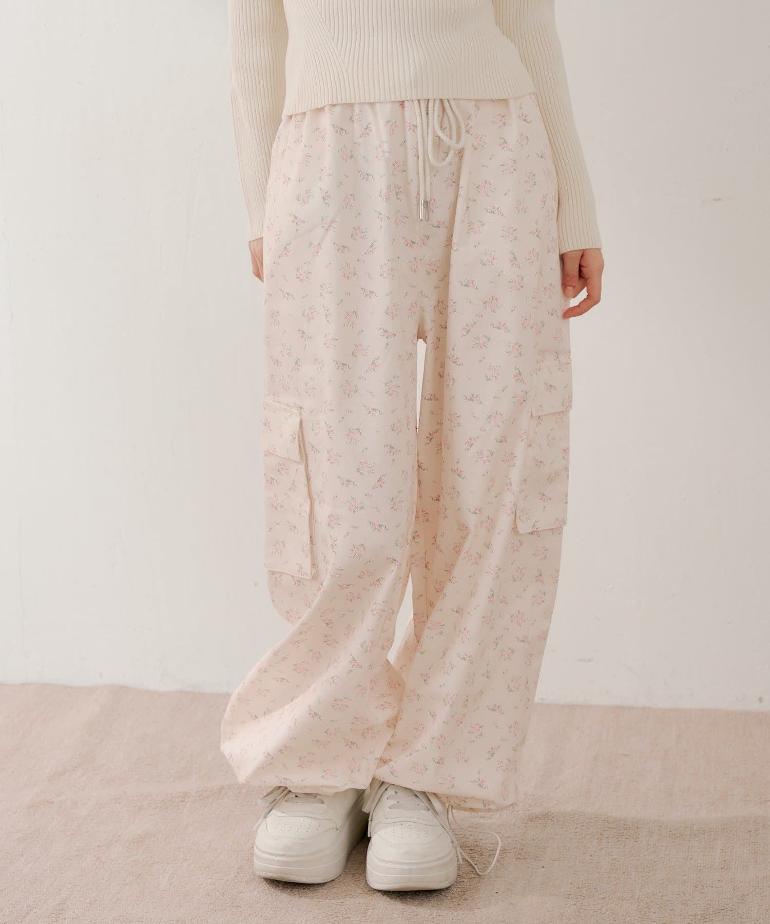 Chico(チコ) 【3/12(木) 0:00～予約開始】花柄ワイドカーゴパンツ