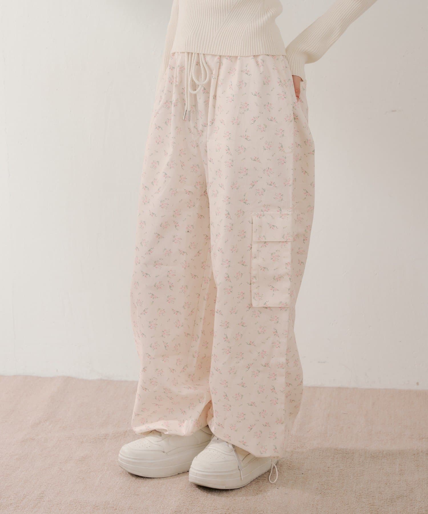 Chico(チコ) 【3/12(木) 0:00～予約開始】花柄ワイドカーゴパンツ