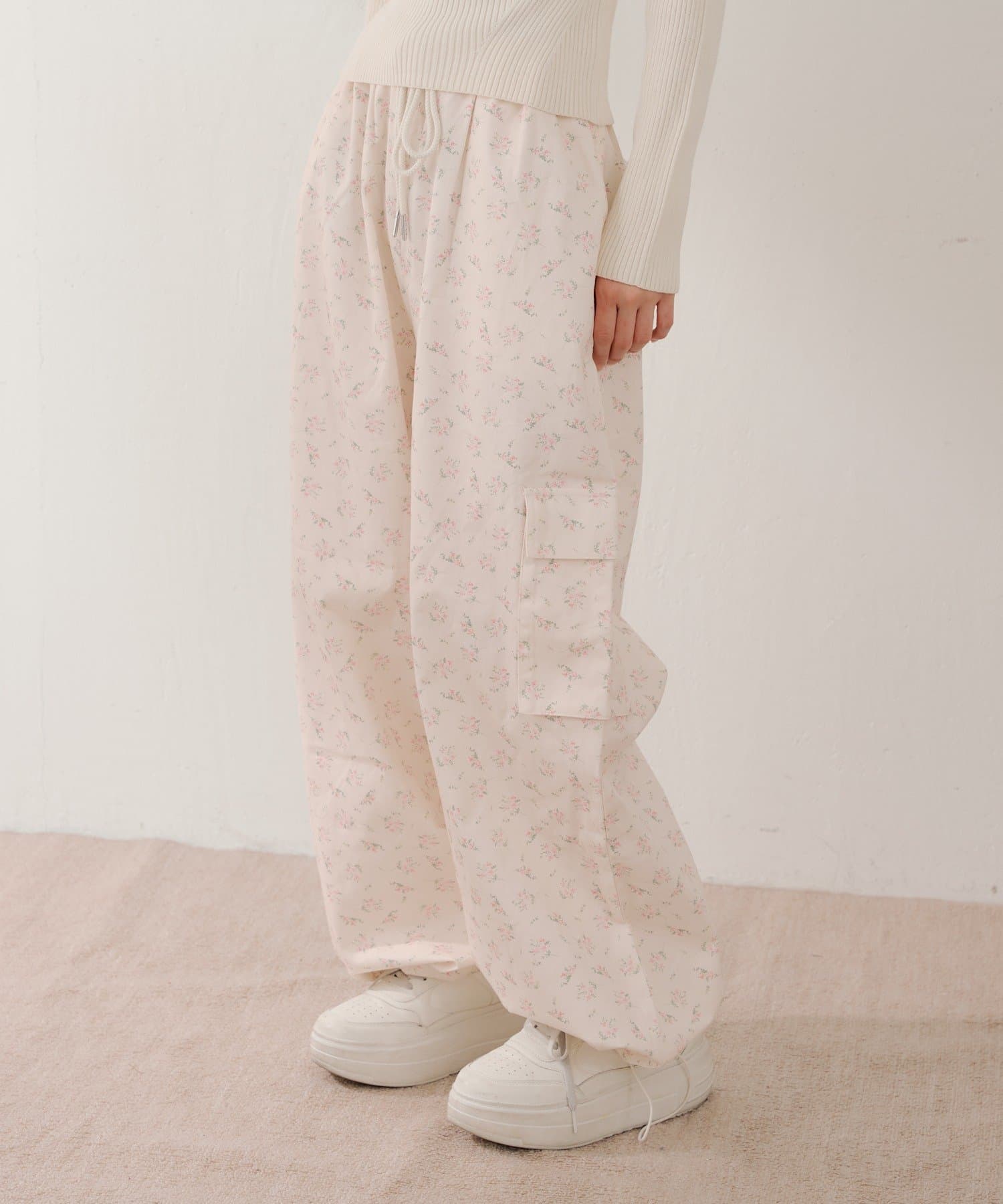 Chico(チコ) 【3/12(木) 0:00～予約開始】花柄ワイドカーゴパンツ