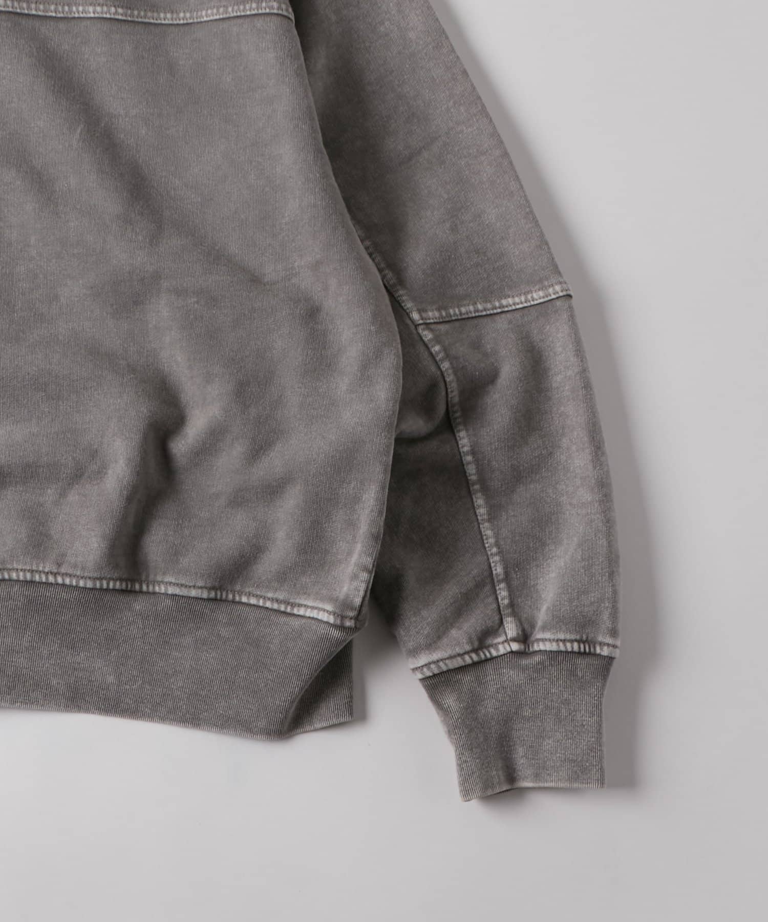 WHO’S WHO gallery(フーズフーギャラリー) KOOKY'N ケミカルスタッズ切り替えジップパーカー