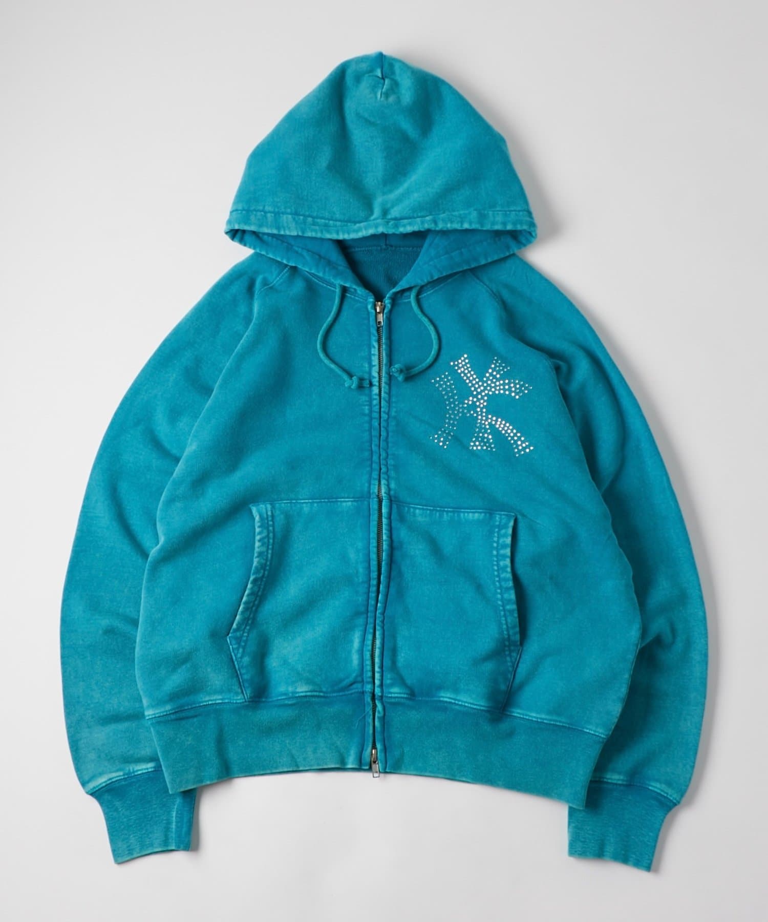 WHO’S WHO gallery(フーズフーギャラリー) KOOKY'N KY CHEMICALRHINESTONE ZIPHOODIE